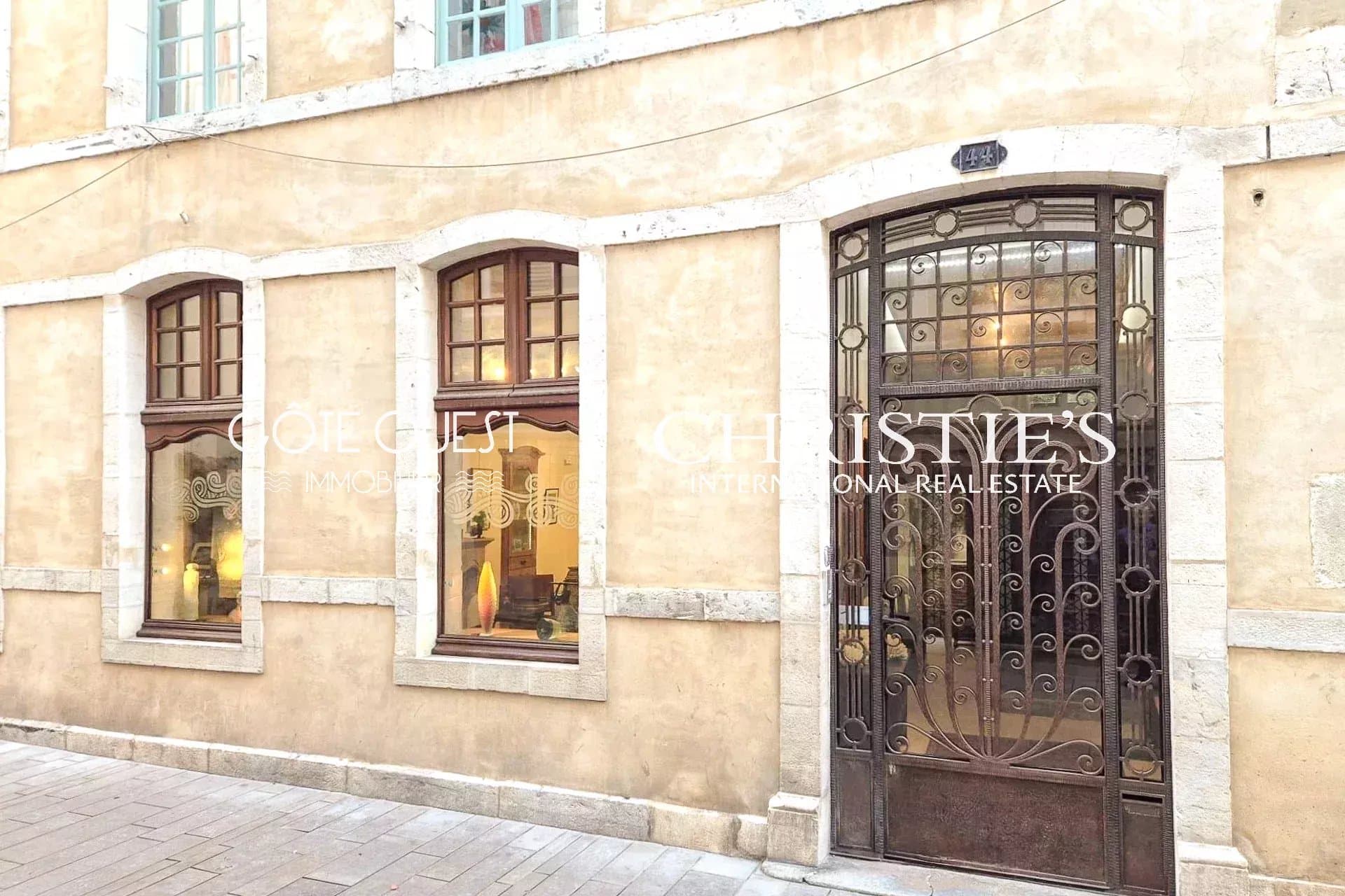 For sale Dax - Fully restored 16th century town house