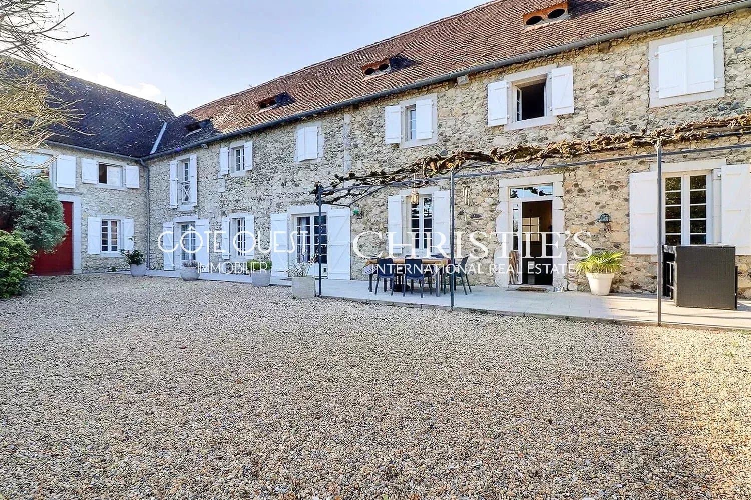 Superbe ferme béarnaise sur parc de 4 700 m² à Orthez