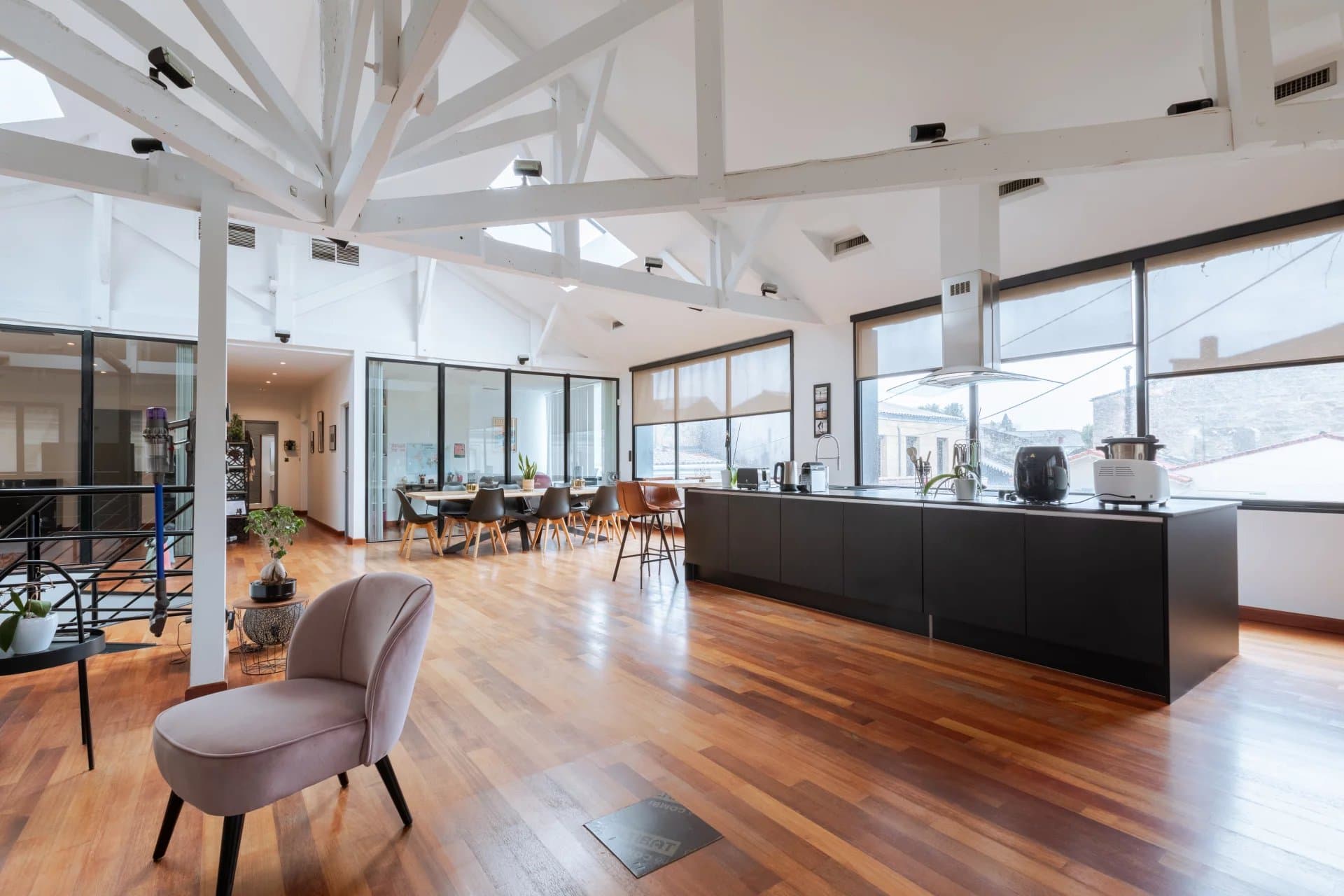 Maison Type Loft – Double Usage – Garage & Potentiel Rooftop – Quartier La Bastide