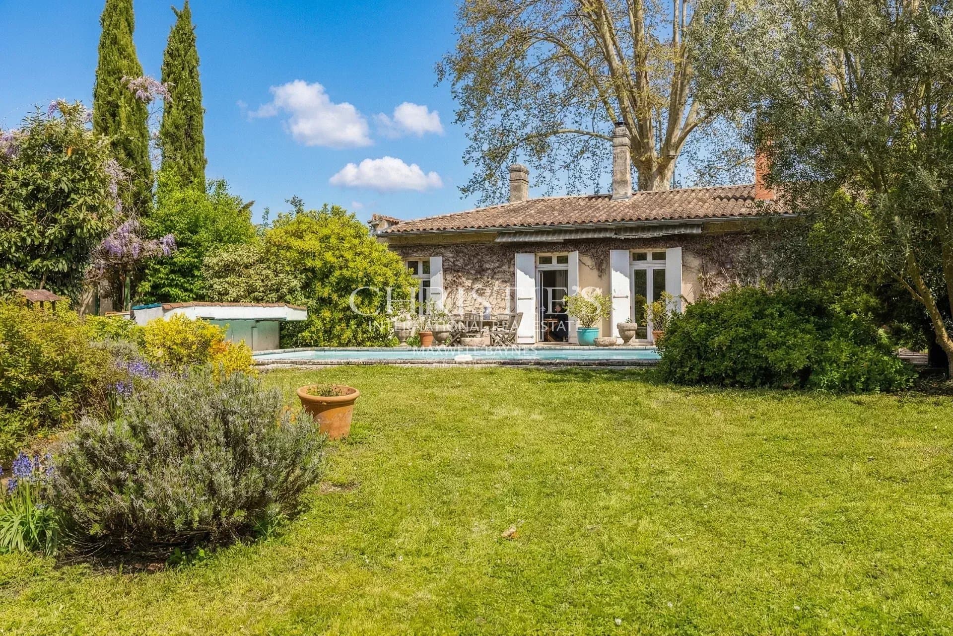 Exceptional Residence – Outbuilding – Spacious Plot