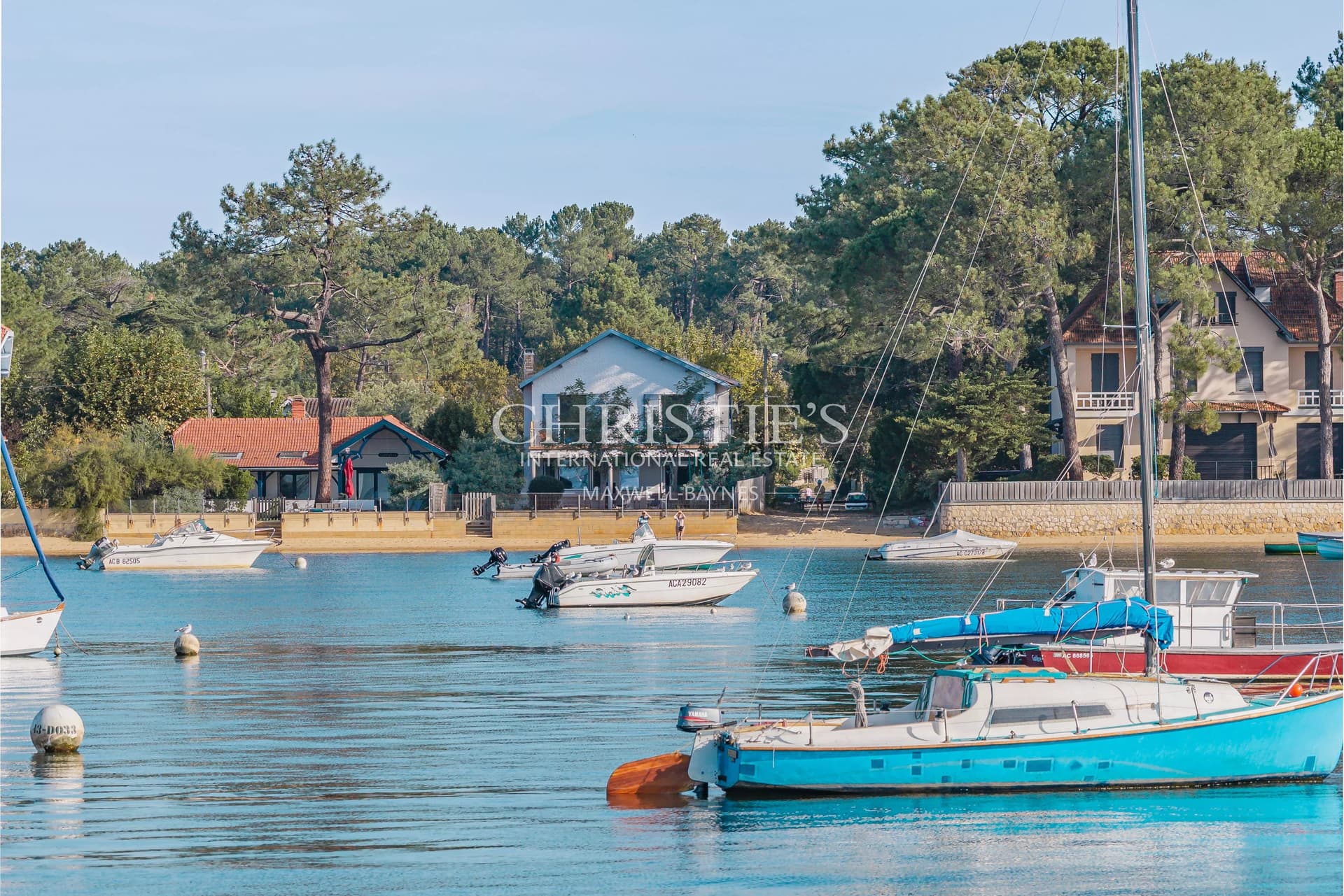 Presqu'île du Ferret, à CLAOUEY, 1ère ligne charmante de 150m² avec 5  suites.