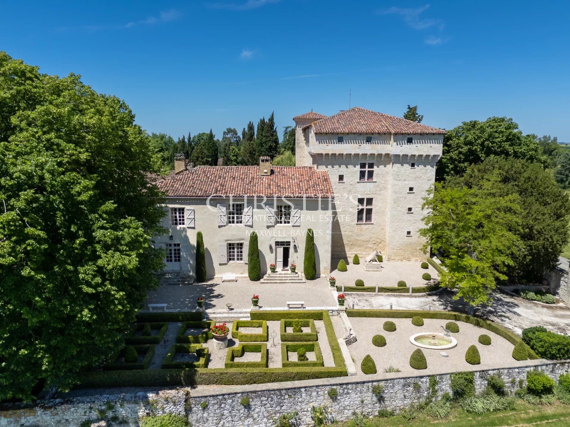 Château historique entièrement restauré - XIIIe/XIVe et  XVIIe siècle.