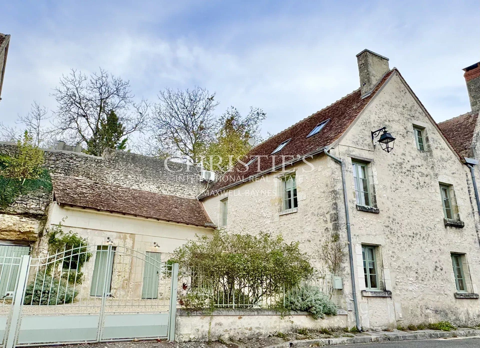 Ravissante maison de village Tourangelle avec 4 chambres, cour et jardin