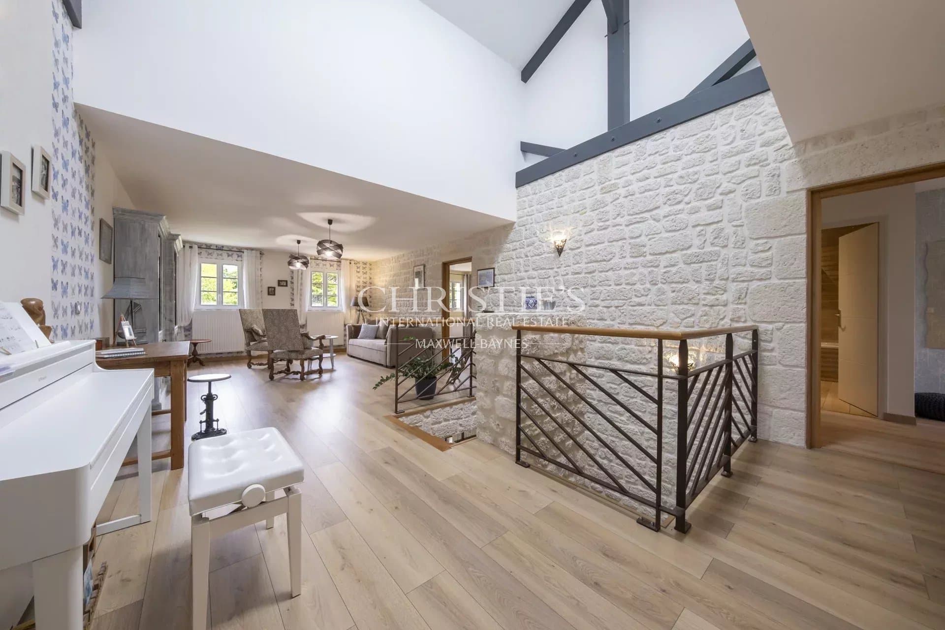 Former farmhouse converted into three independent houses 10 km from the sea