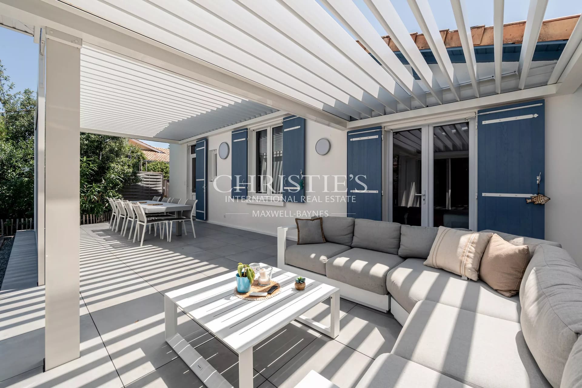 ANDERNOS – In the sought-after Mauret district, on the Bay side, beautifully renovated 3-bedroom home.