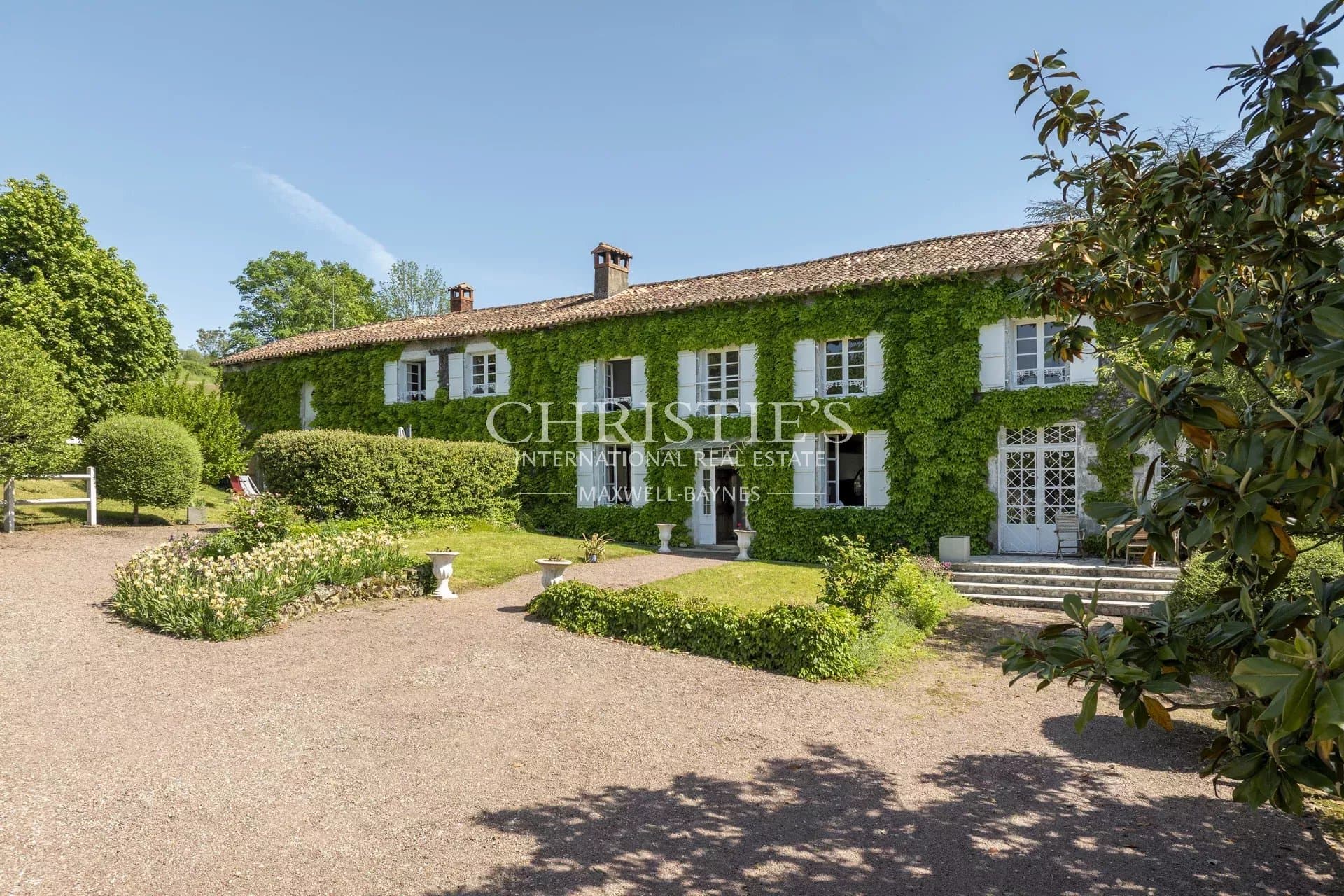 CHARENTE - BEAUTIFUL COUNTRY HOUSE FOR SALE