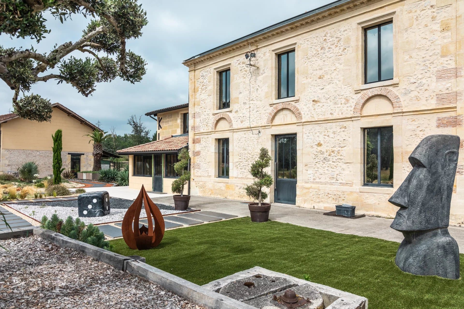 Saucautd - 30 min. from Bordeaux - property with a large plot