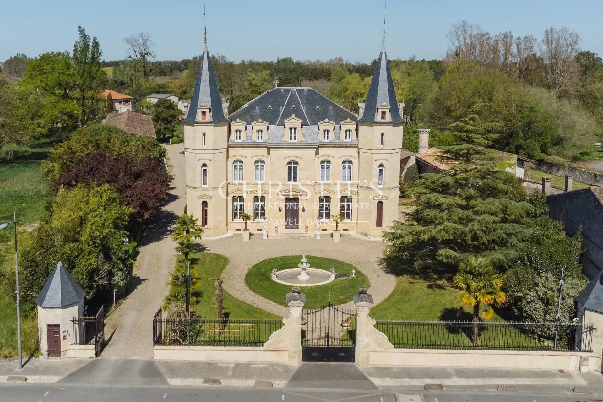 Château hôtelier et touristique à 40 min de Bordeaux