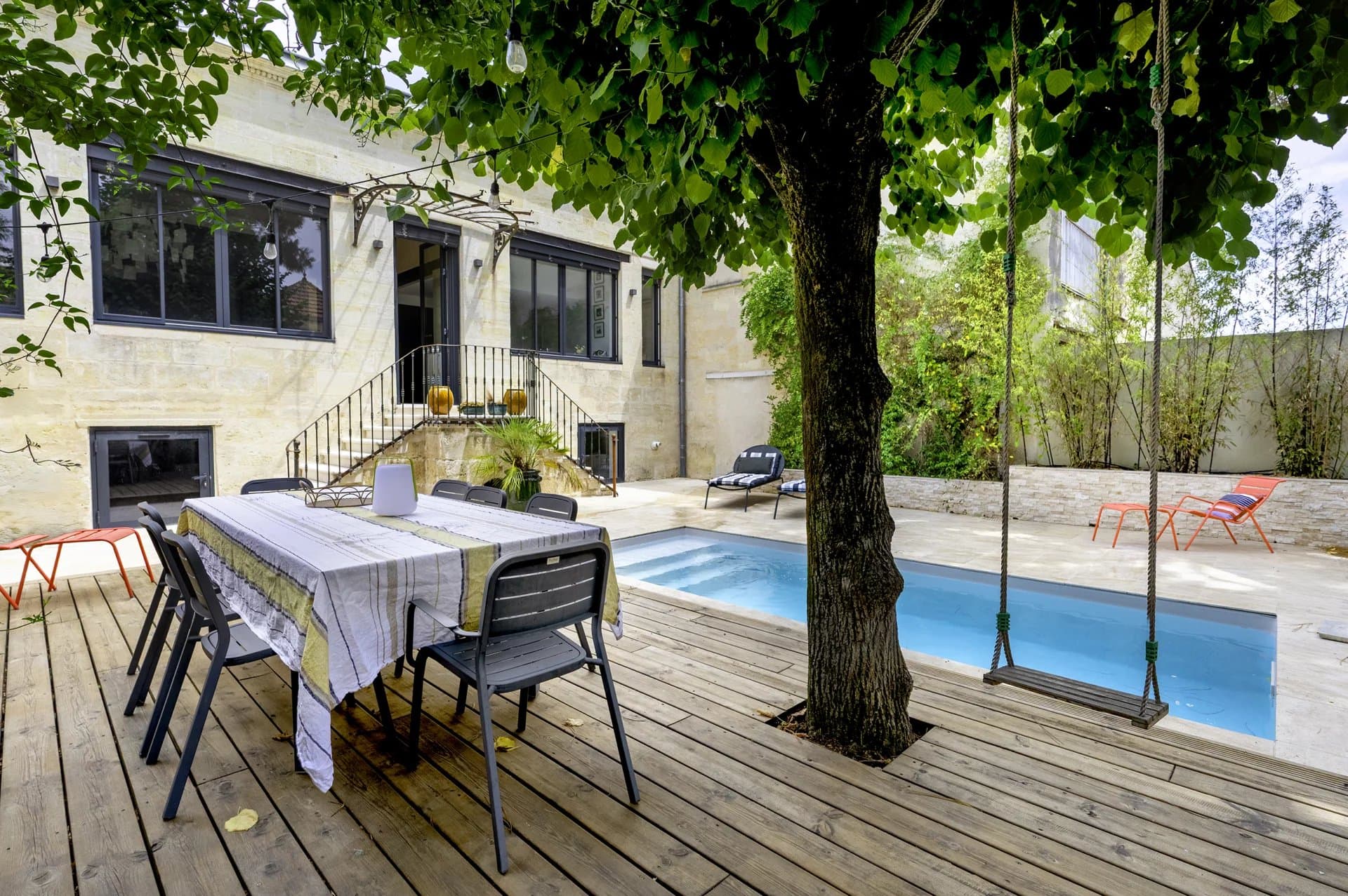 Bègles – Chartreuse en pierre avec jardin, piscine et garage
