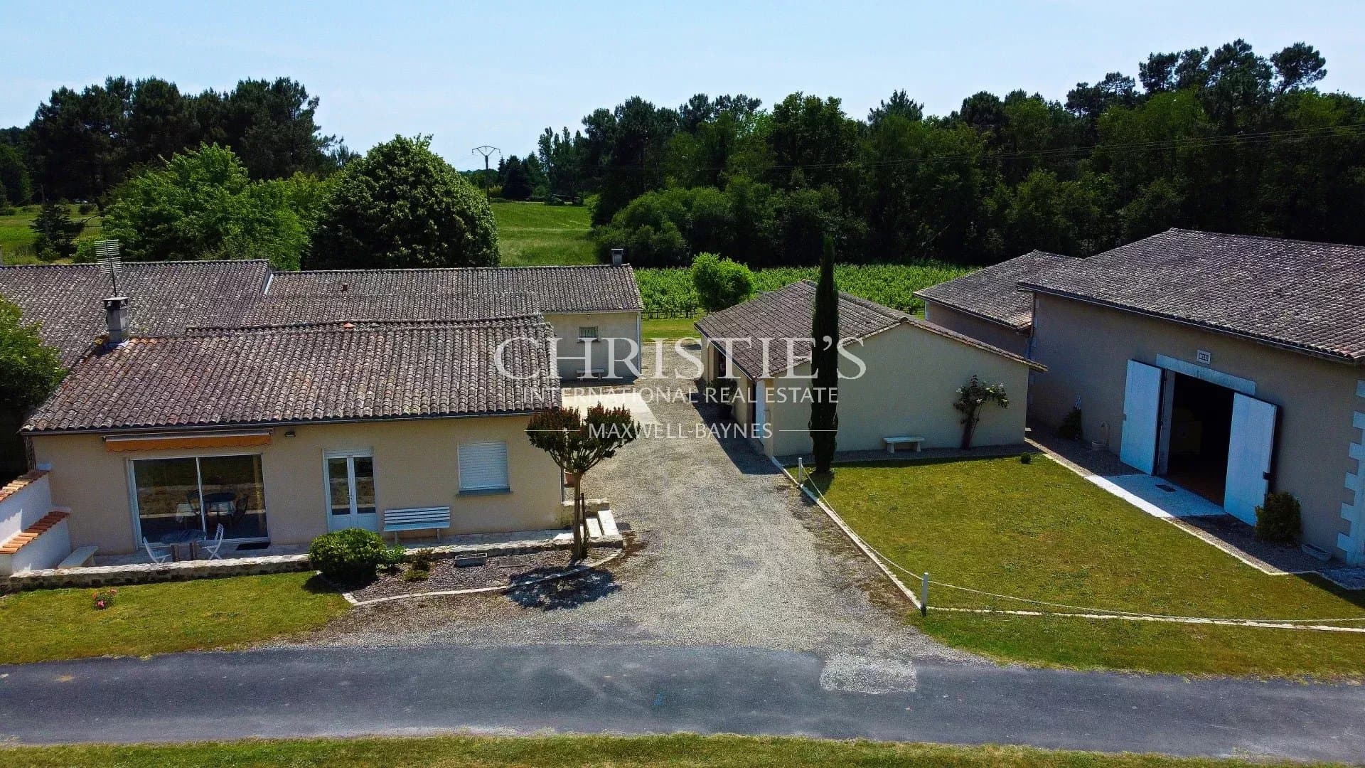 Charmante propriété d'agrément de 3 ha - 1.75 ha de vigne en AOC Côtes de Bordeaux