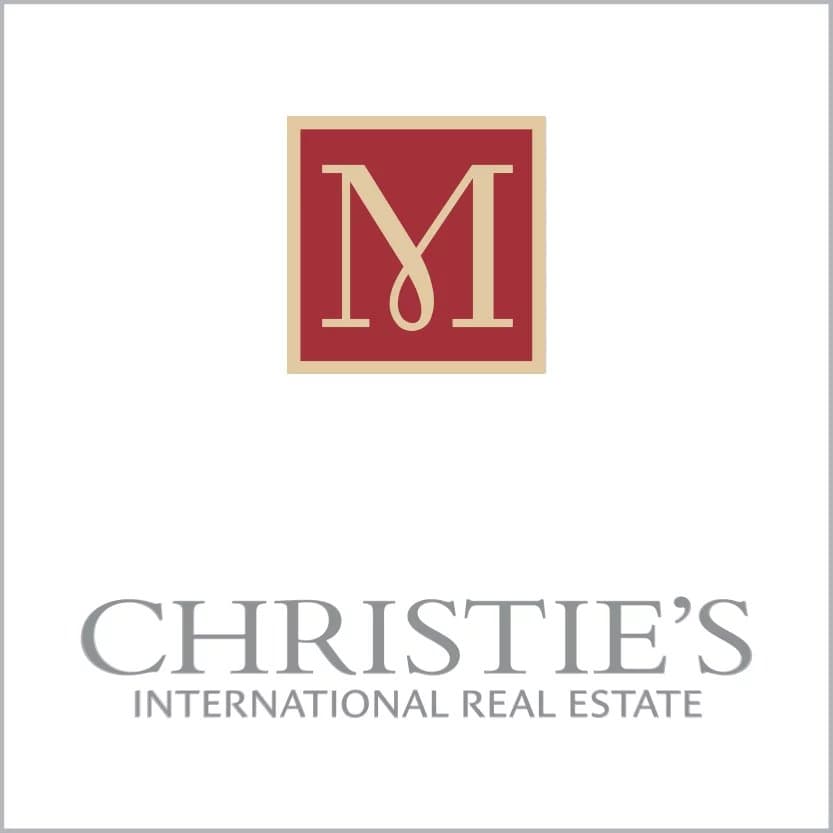 Stunning townhouse with garden, elevated terrace,  parking & a luxurious heated swimming pool