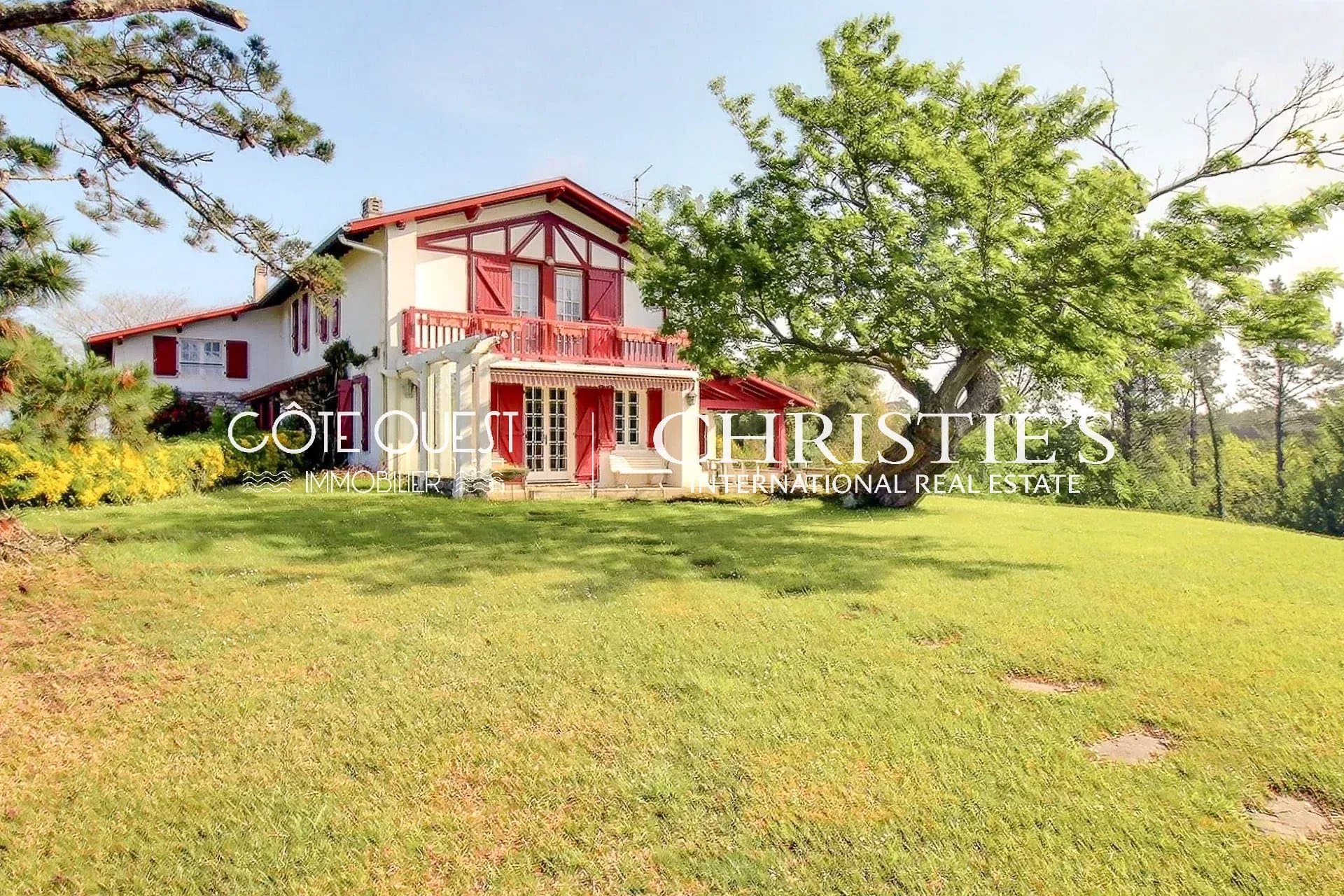 À vendre Saint-Jean-de-Luz - Propriété à rénover sur terrain de 4,5 hectares