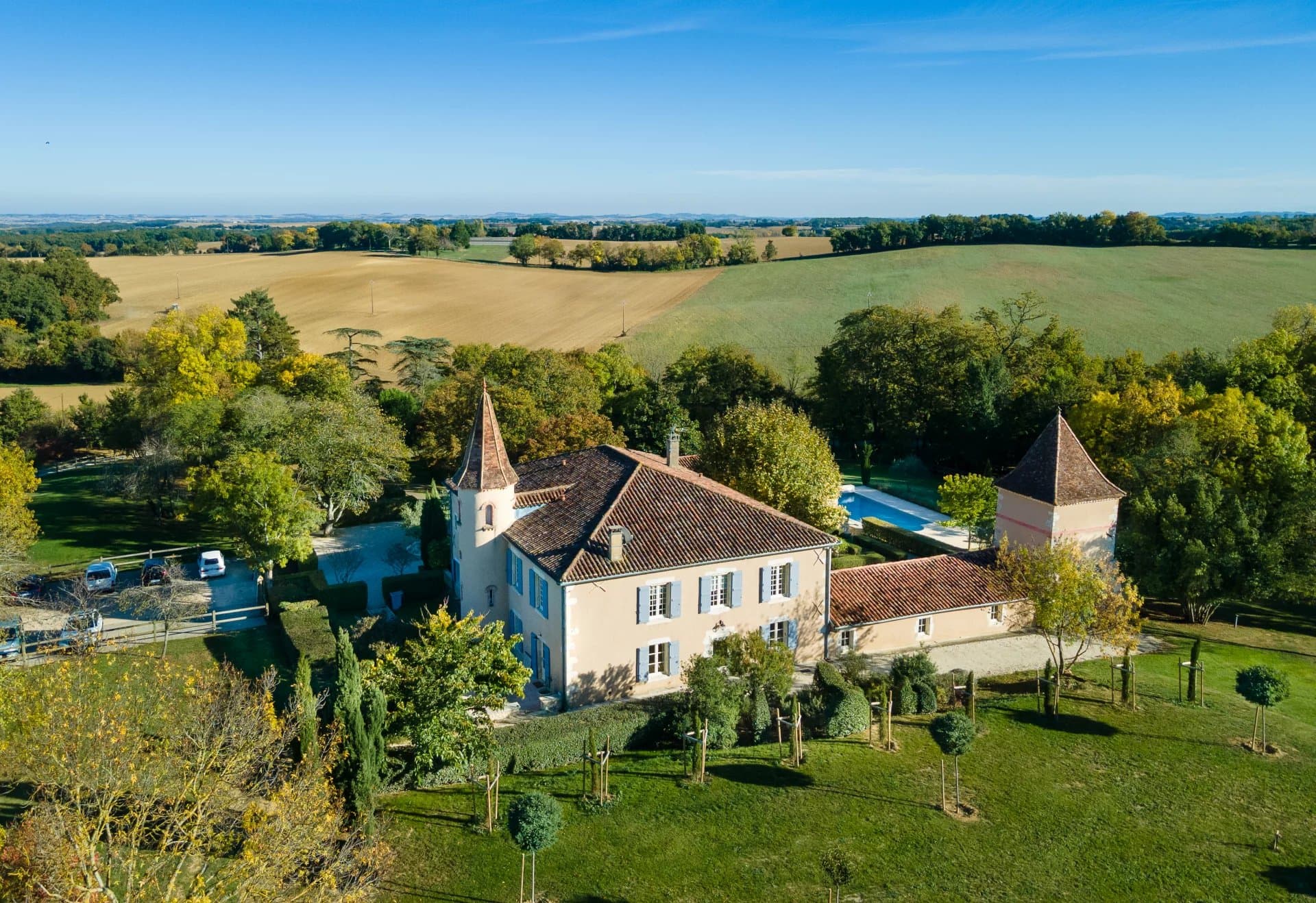 Spacious fully renovated chateau with 5* gite in Le Gers