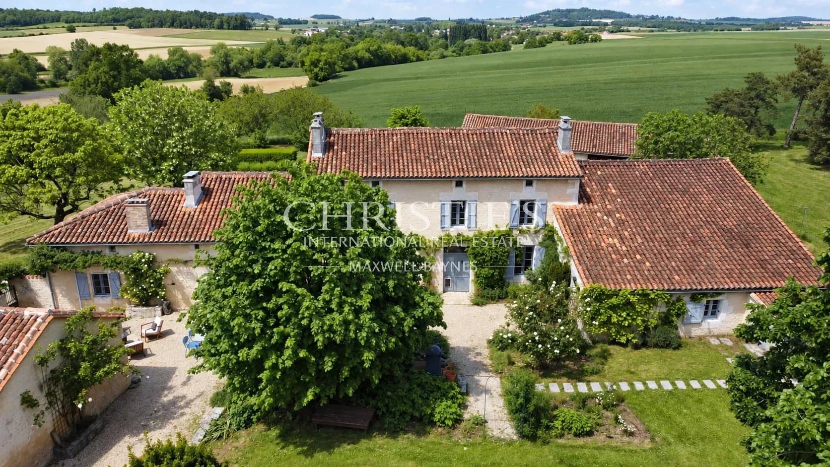 Une propriété d’exception avec vue sur château, aux portes du Sud-Ouest et à proximité de Bordeaux