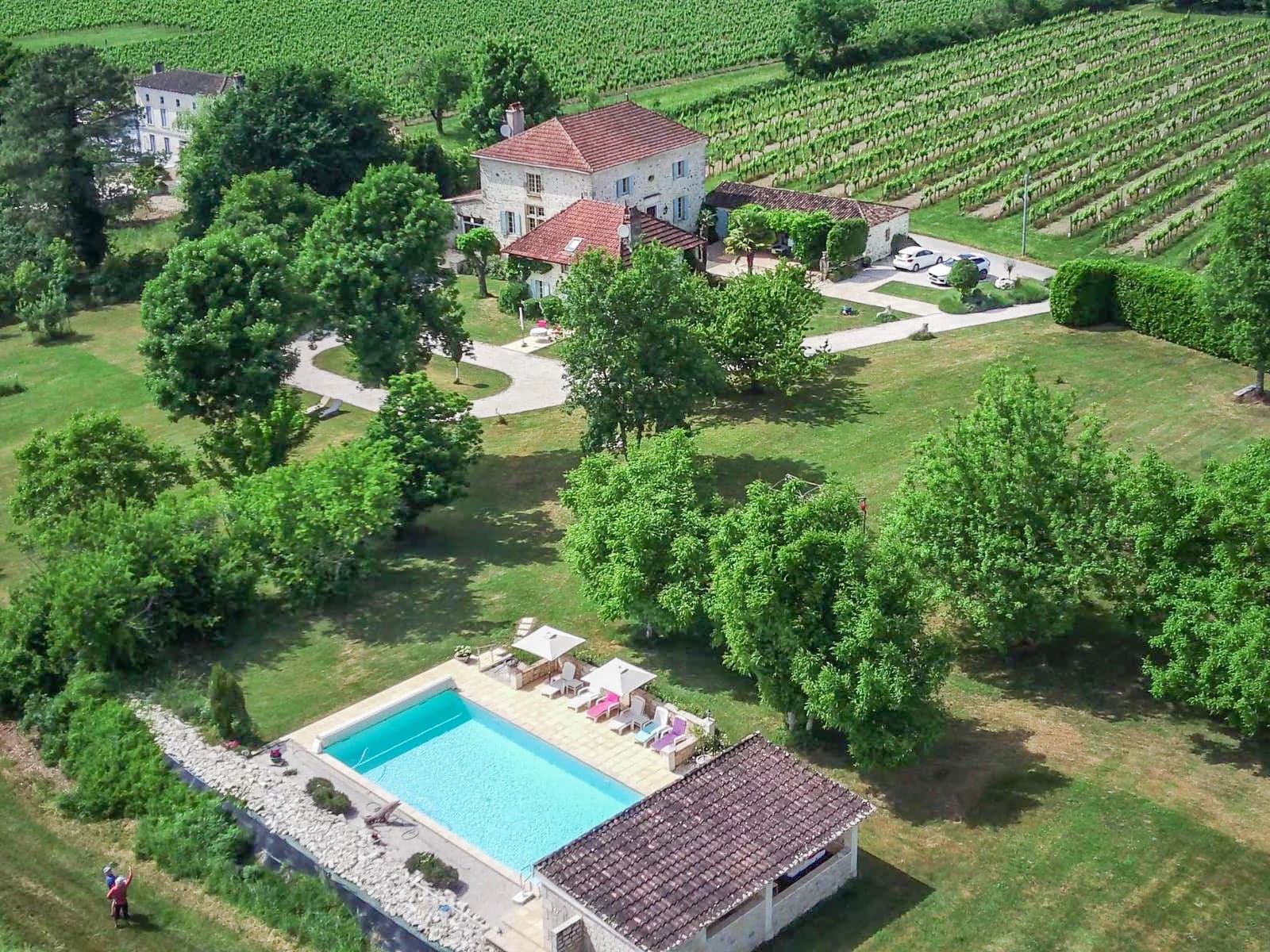 Splendide manoir du XVIe siècle avec 3 cottages et une piscine chauffée