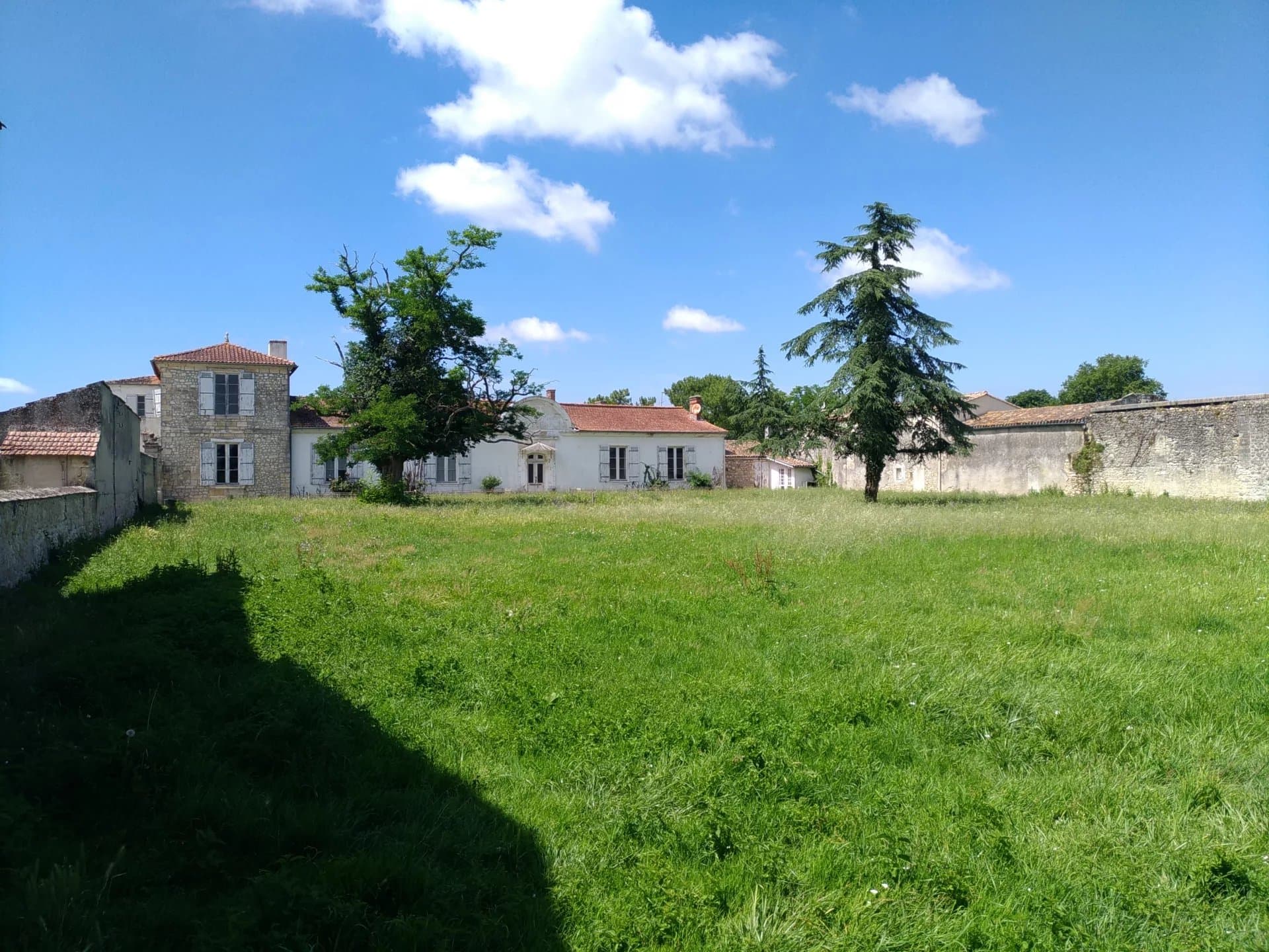 Charming and historic vineyard of 25 ha of AOC Médoc