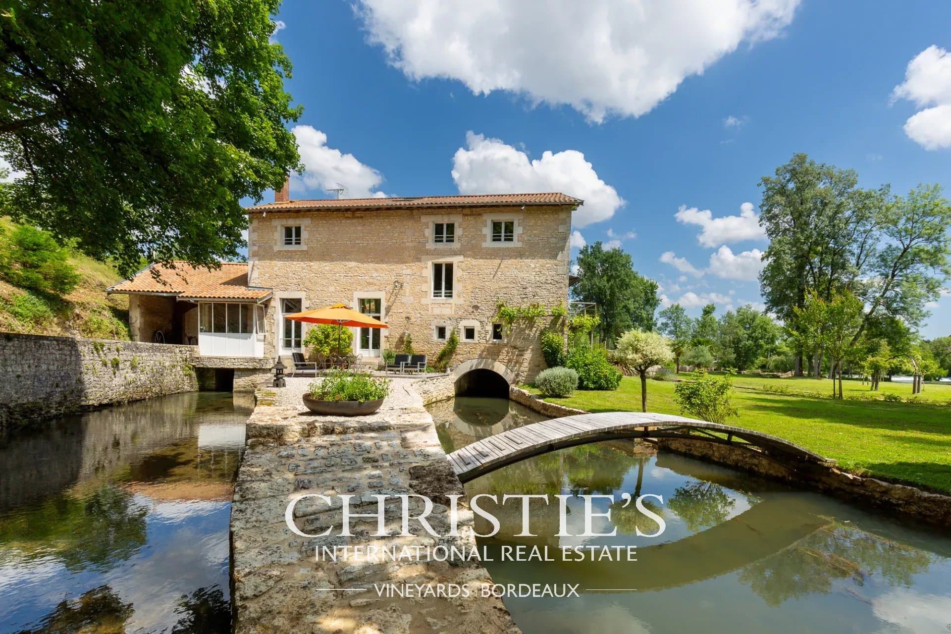 EXCEPTIONAL PROPERTY IN THE CHARENTE