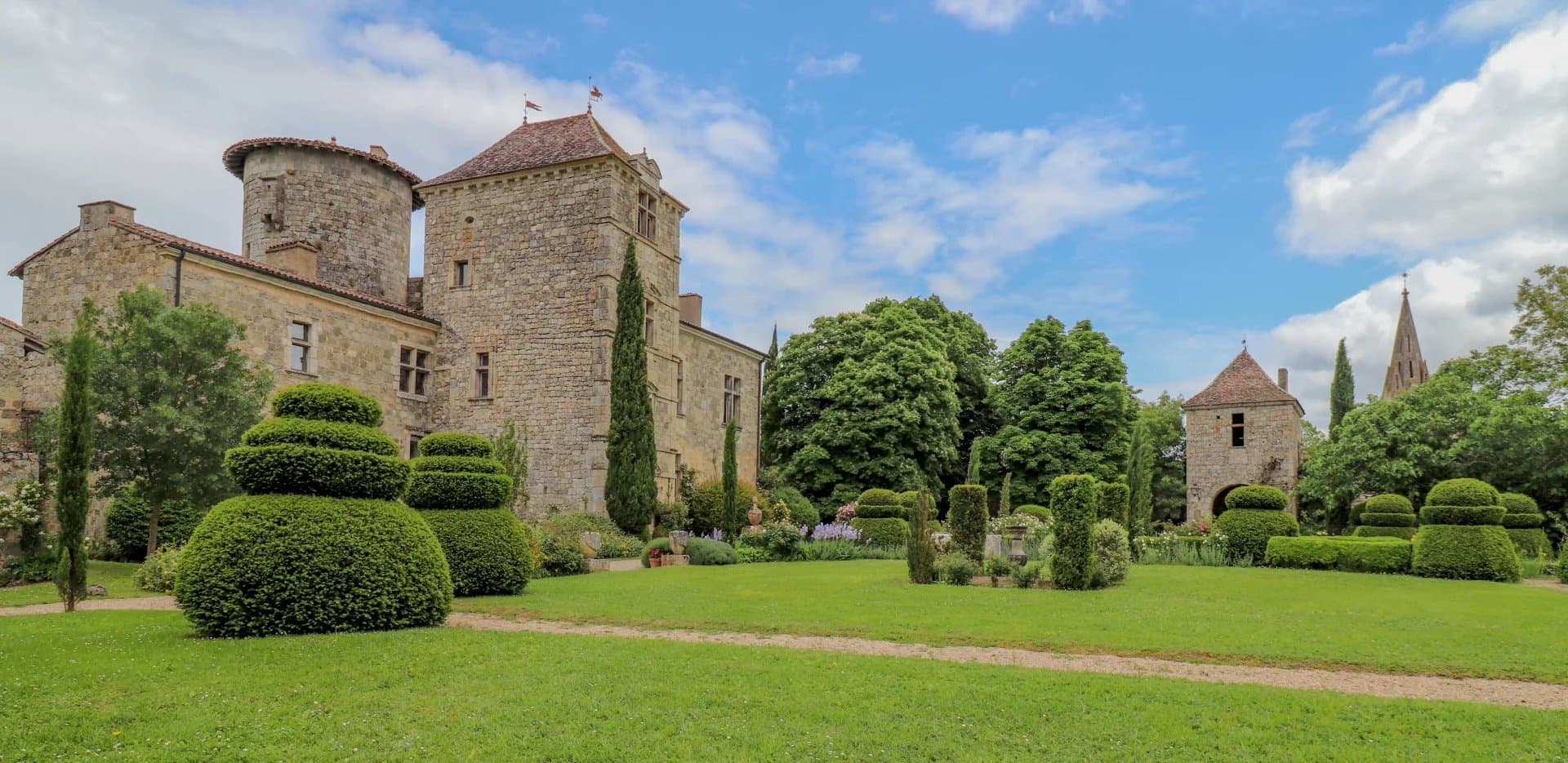 Château Gascon du 13ème siècle situé entre Bordeaux et Toulouse