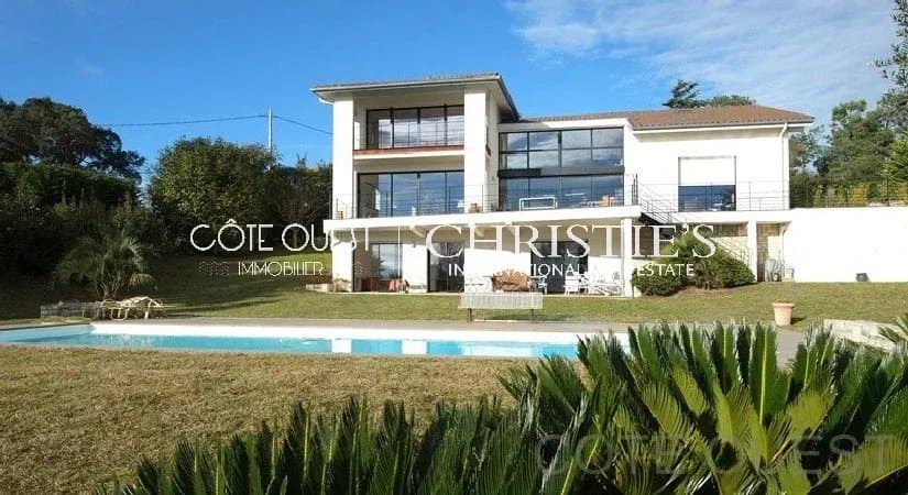 BIDART, MAISON CONTEMPORAINE A VENDRE AVEC VUE MONTAGNES SPECTACULAIRE