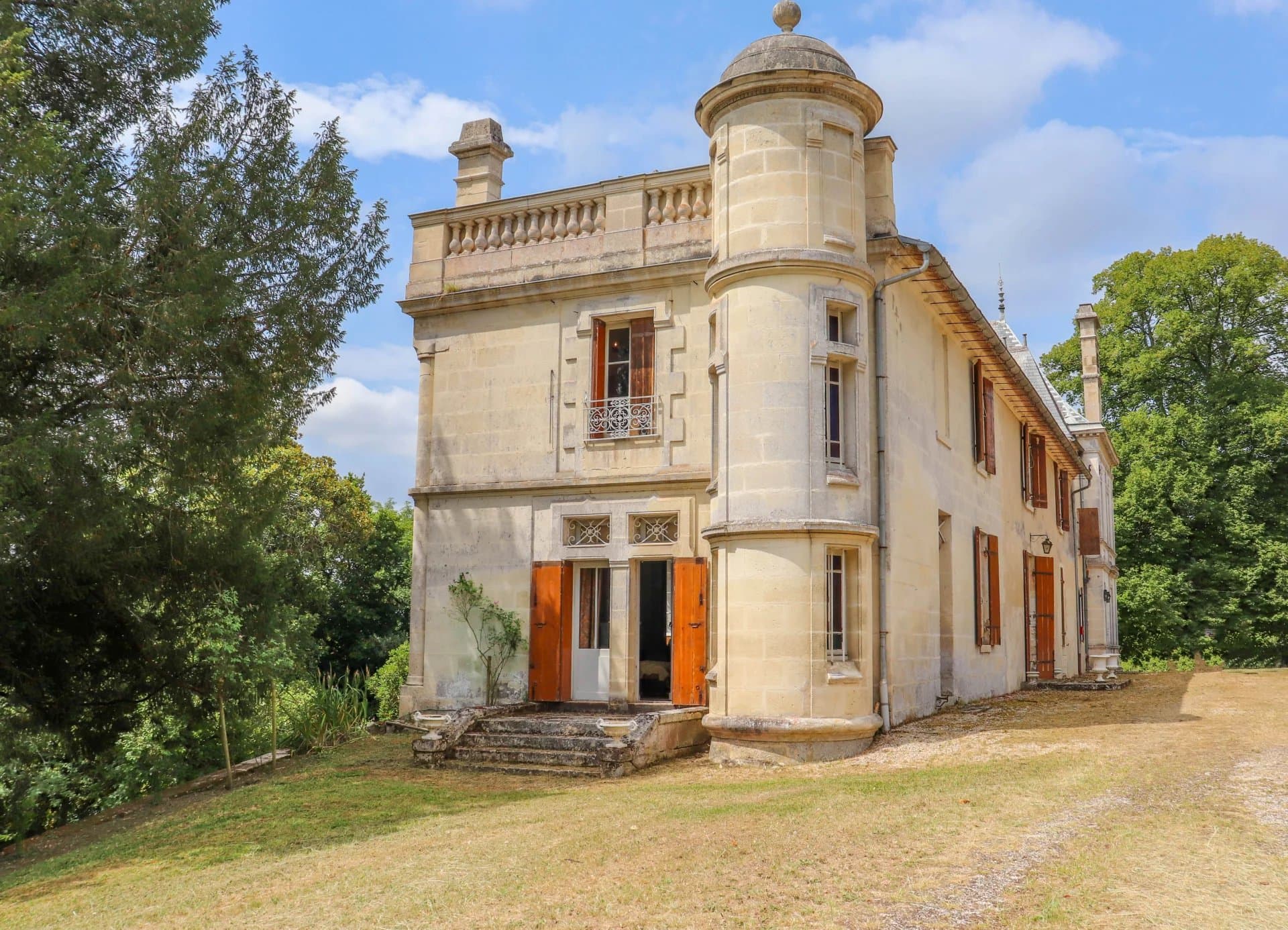 Vente Château avec dépendances sur un parc de 2,5 hectares