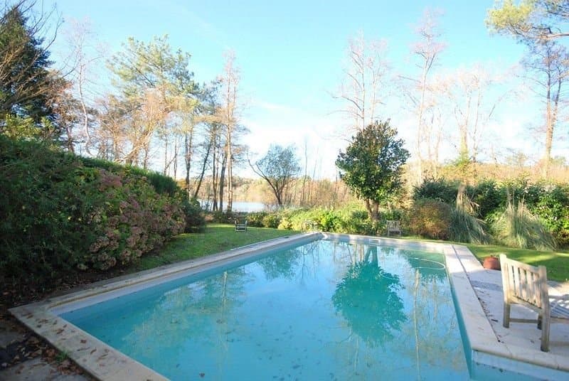 PROCHE DE BIARRITZ CHARMANTE MAISON DE 220M2 ENTIEREMENT RENOVEE SUR TERRAIN DE 1700M2