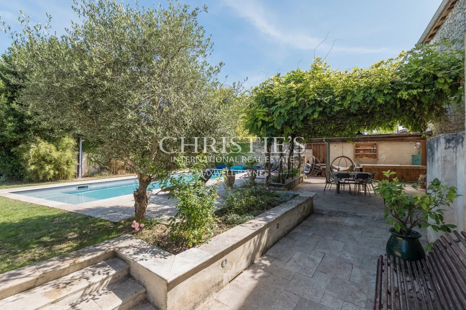 Charming family house in the heart of a peaceful village ideally located close to Branne, St Emilion & Créon