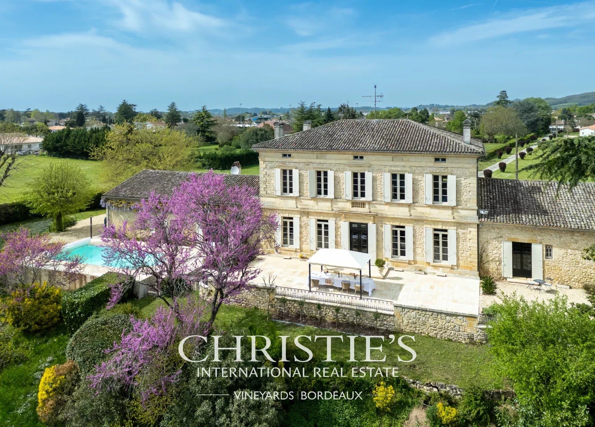 Elegant riverside Chateau for sale near Saint-Emilion