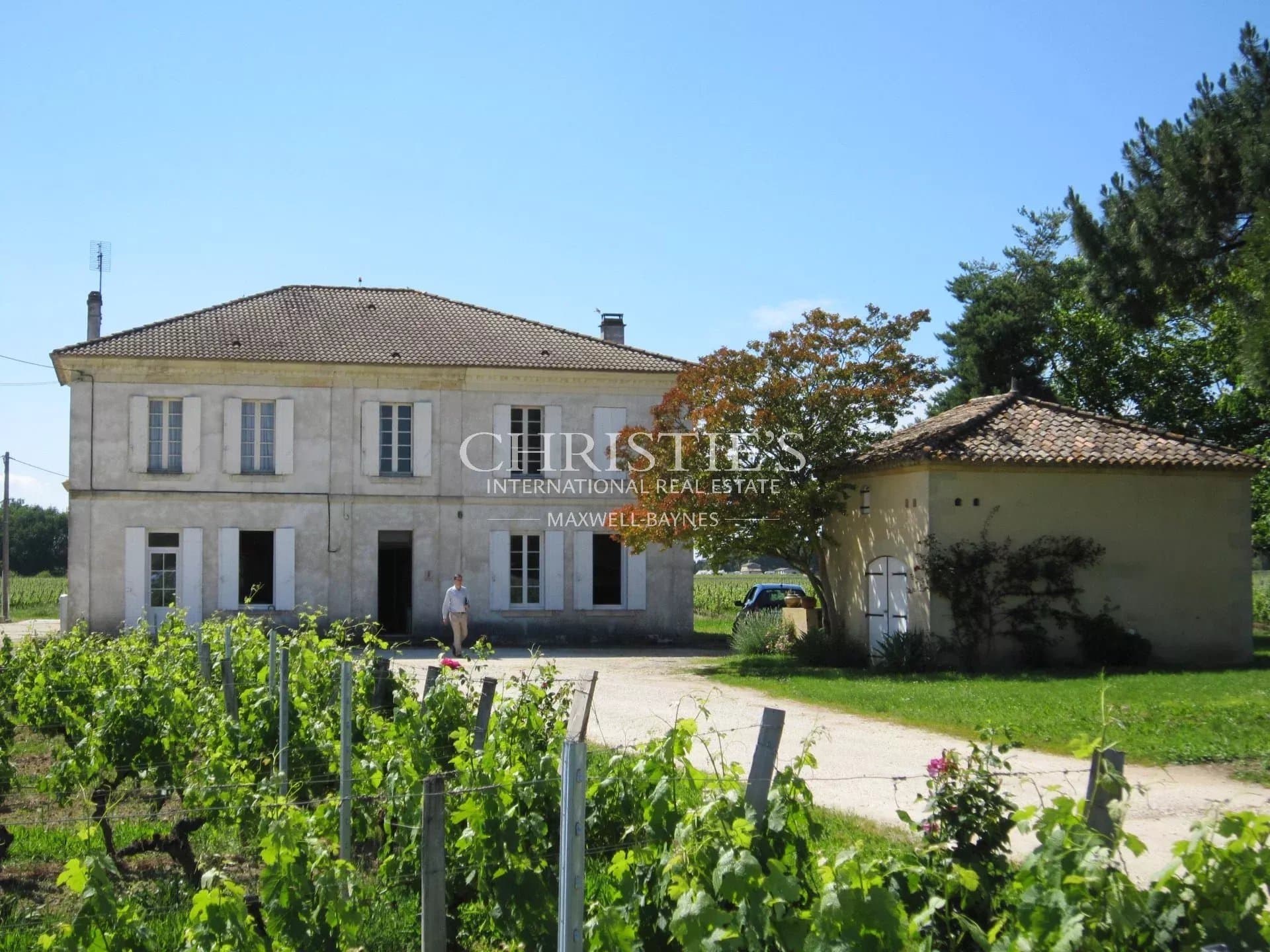 Perfect manageable AOC Cotes de Bordeaux vineyard property