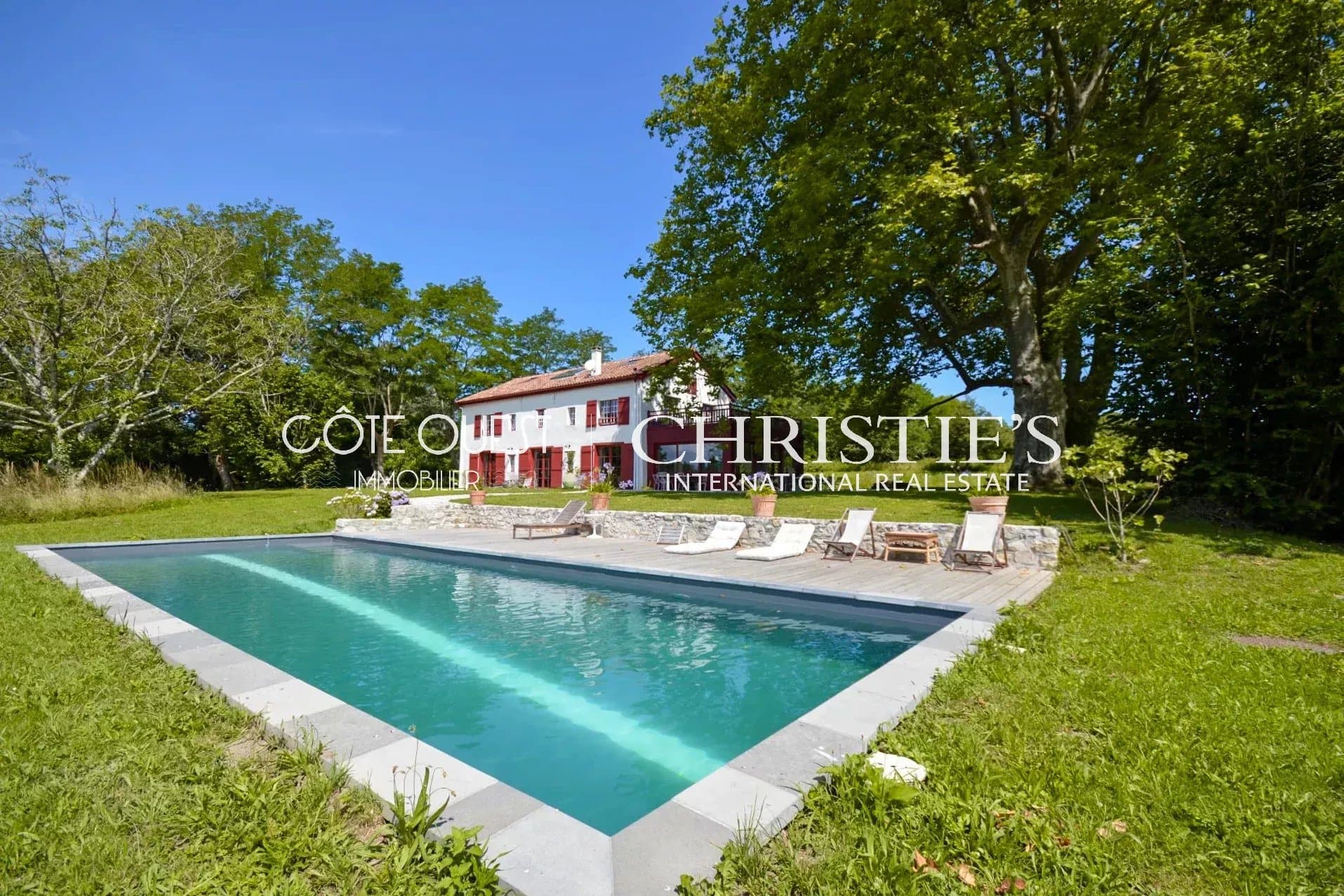 Fully renovated property between Guéthary and Saint-Jean-de-Luz