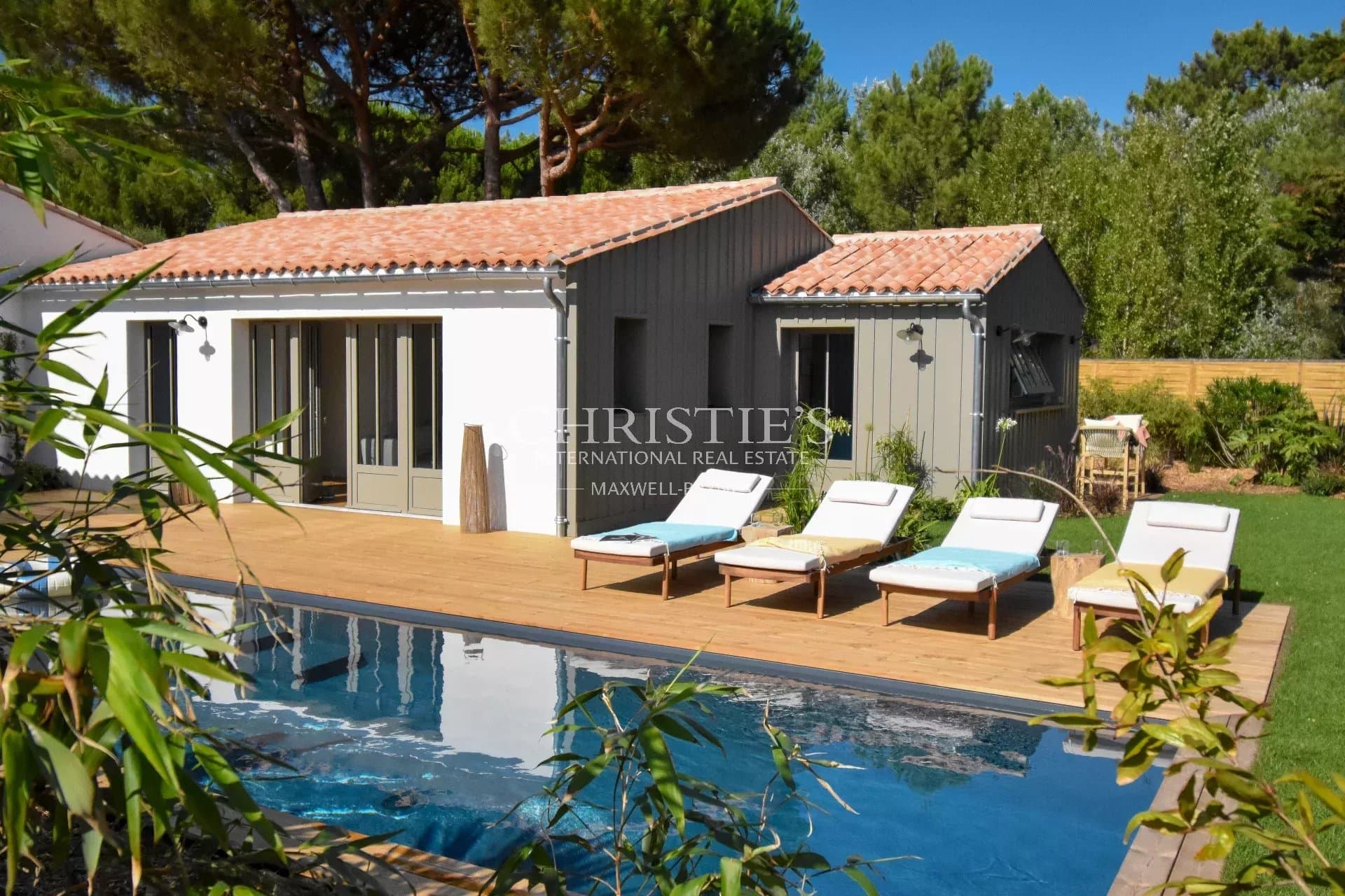 LE BOIS-PLAGE-EN RE - SUPERB FAMILY VILLA -  BEACH AND SHOPS WITHIN WALKING DISTANCE