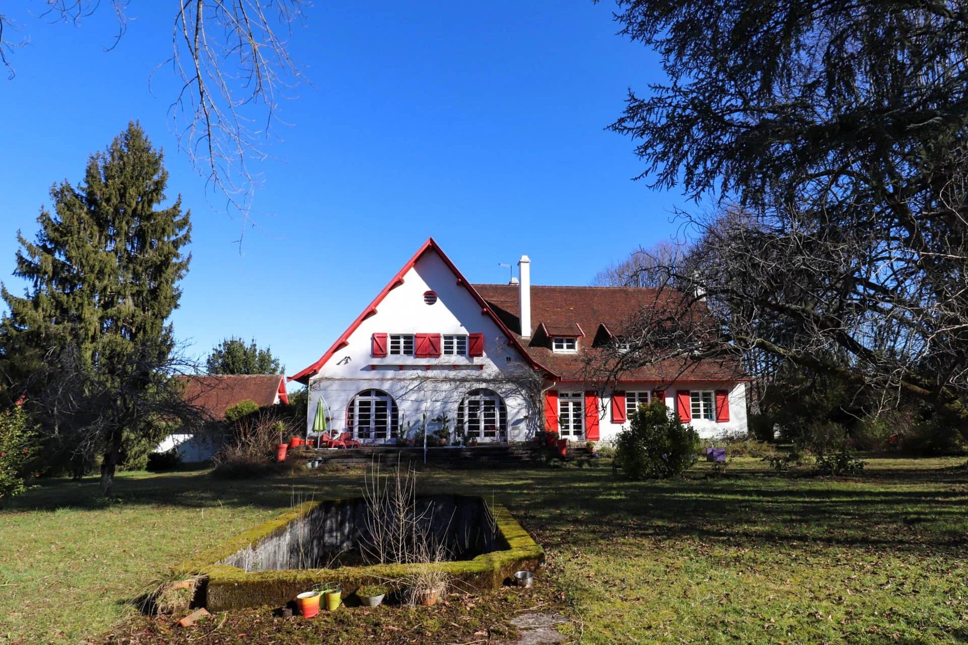 MAULÉON-LICHARRE – A MID 20TH CENTURY ARCHITECT-DESIGNED PROPERTY