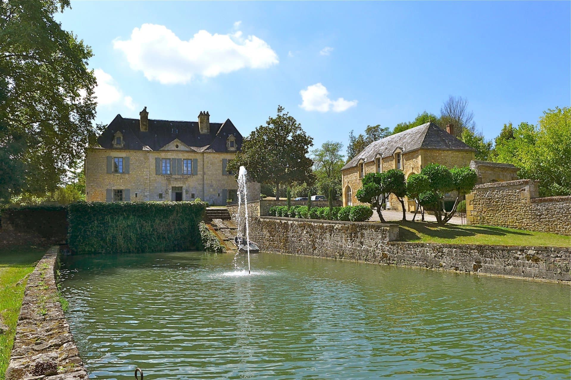 Belle demeure du 18ème avec maison d'amis, moulin et piscine