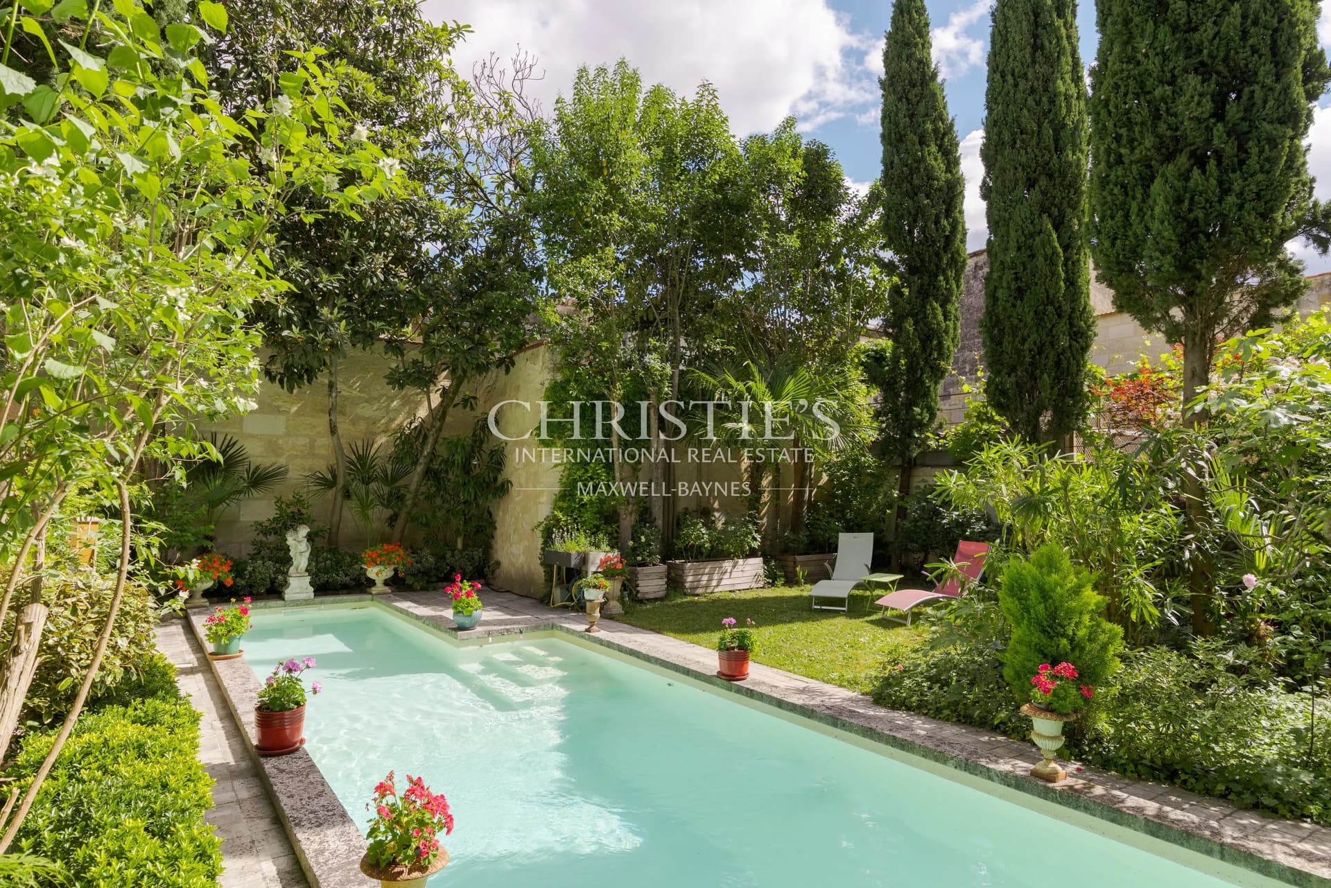 BORDEAUX / Saint-Genès : hôtel particulier avec garage, piscine et jardin