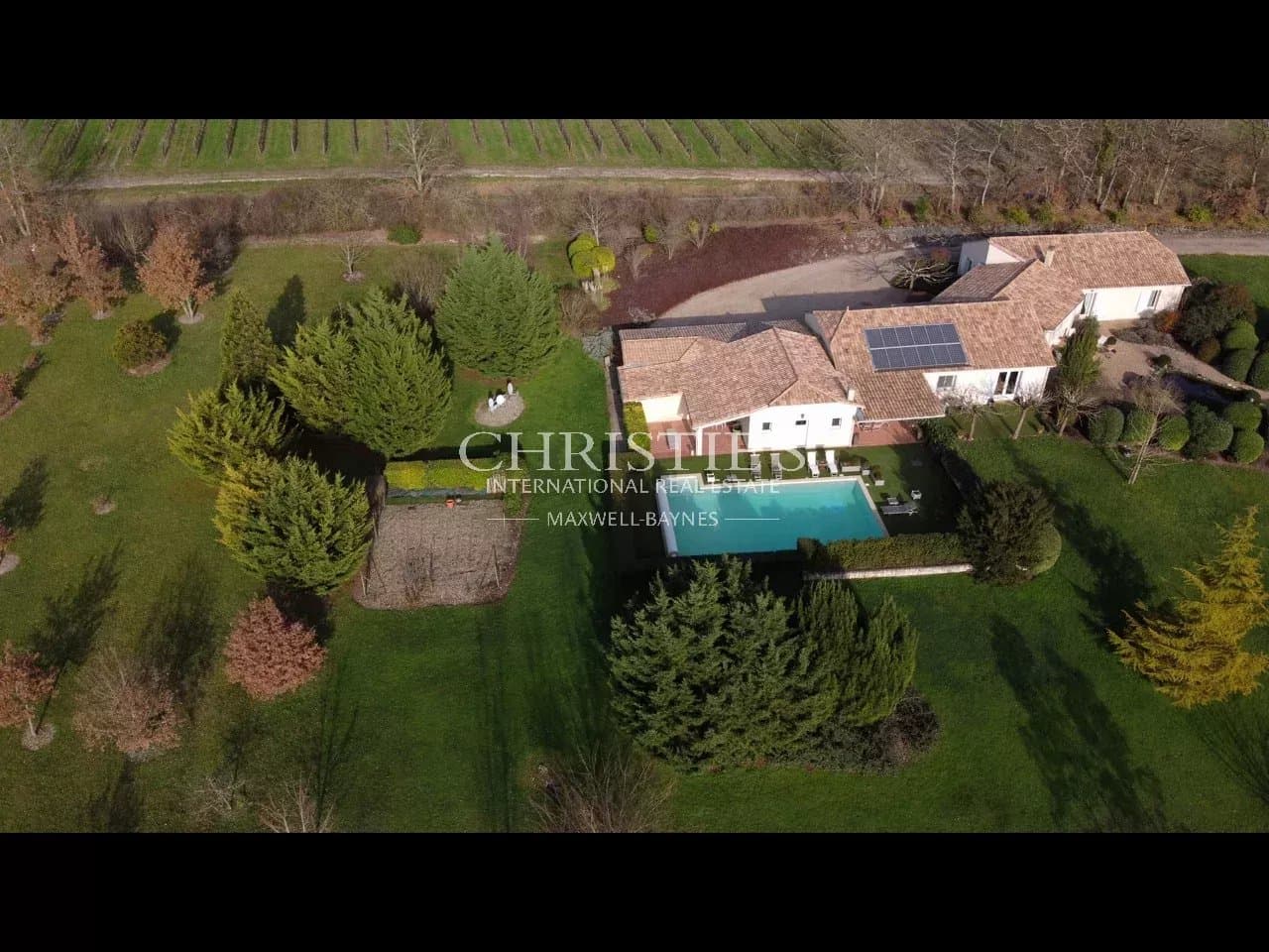 Stunning VILLA featuring Solar Panels & swimming pool, conveniently located near a world-class golf course