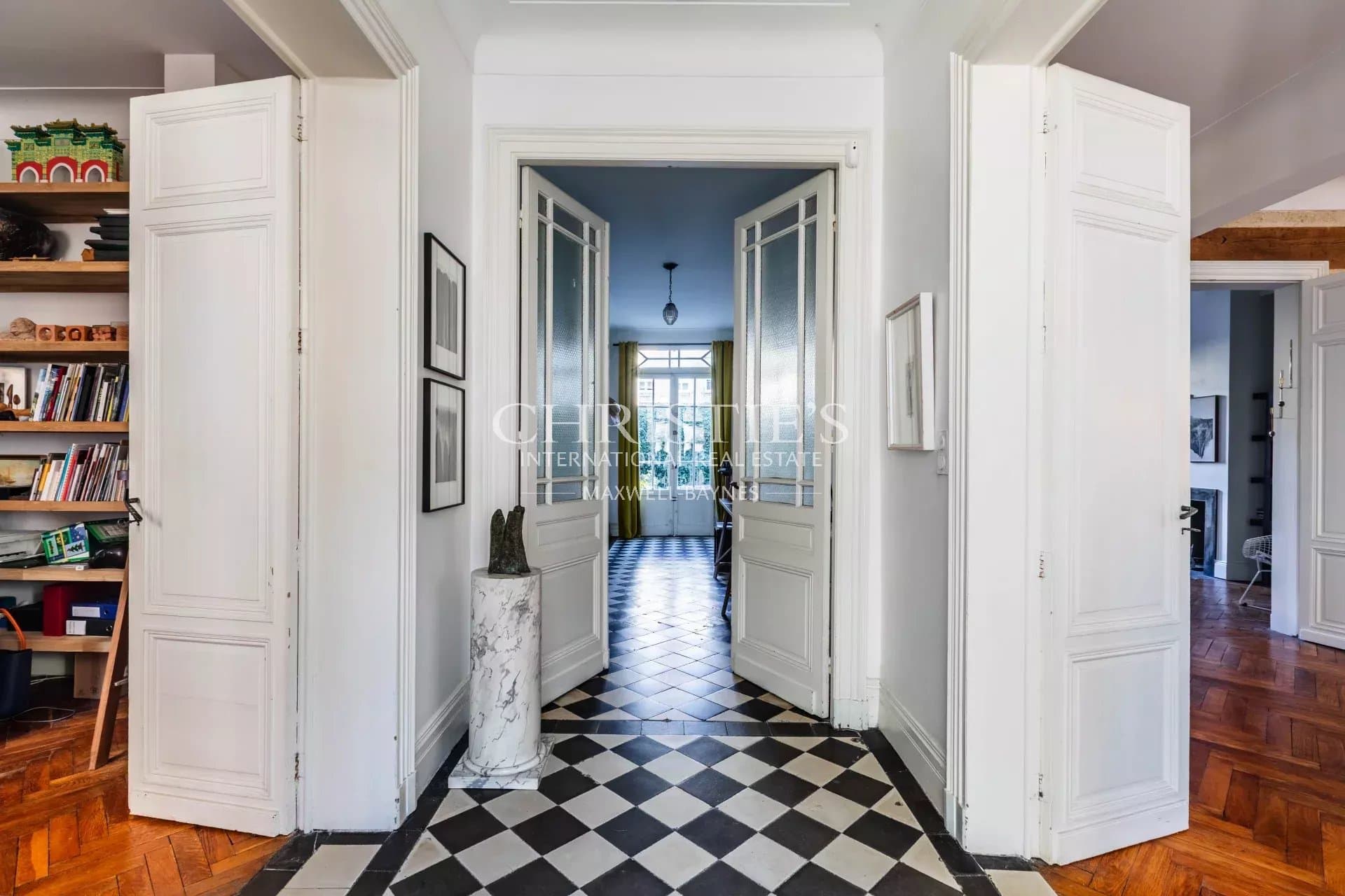 LIBOURNE Town Centre: 270 m² townhouse with garden and swimming pool