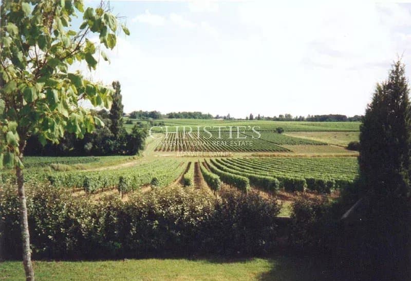 A vendre charmante propriété de 7 ha environ près de Saint-Emilion