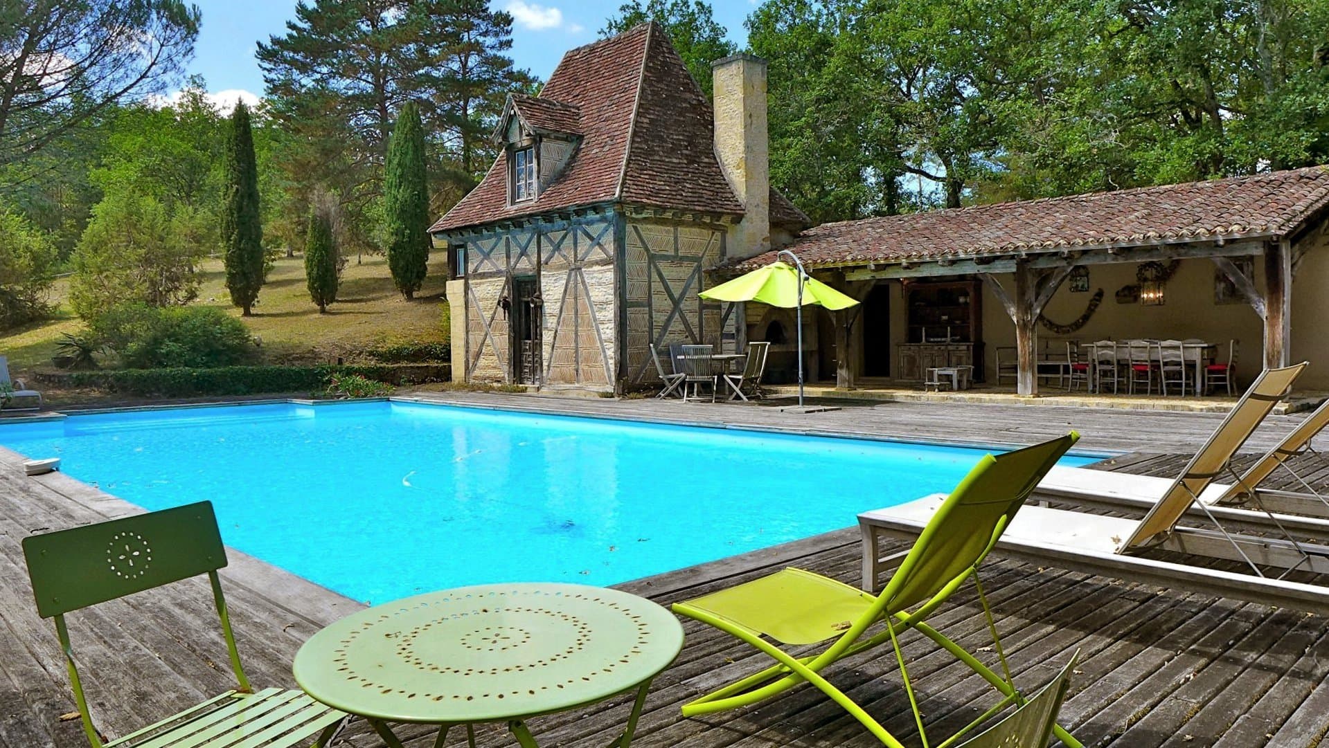 Ensemble en pierre avec piscine et poolhouse à vendre Périgord Noir