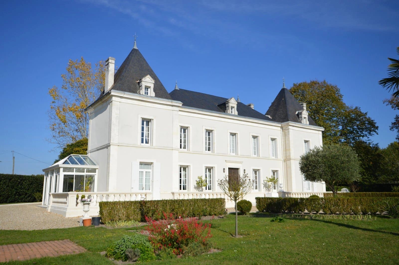 Beau Château avec maison d’amis situé dans la campagne Charentaise