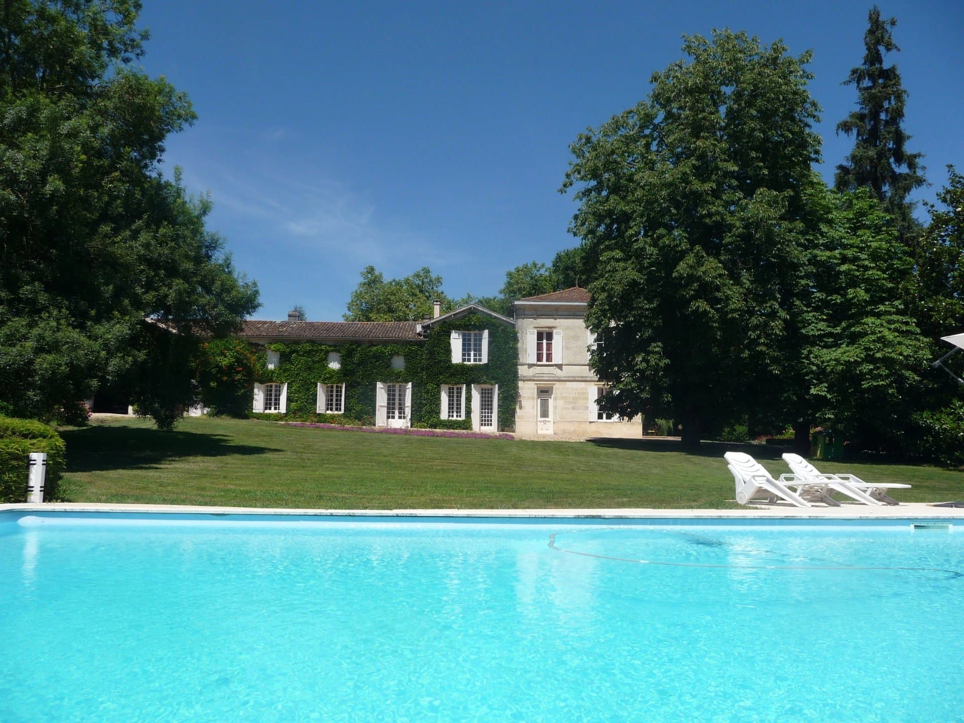 Beautiful manor house with a lovely garden