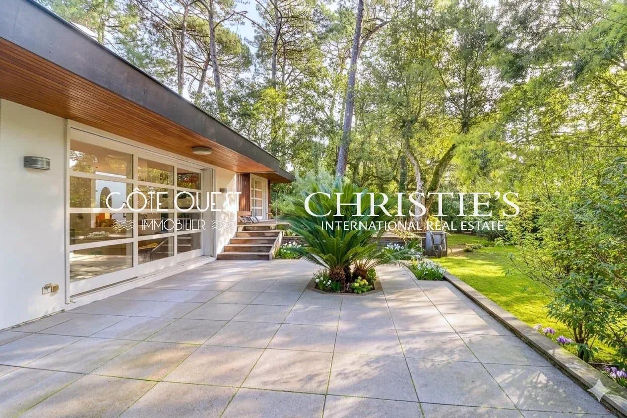 For sale Hossegor - Between lake and golf, superb architect's villa