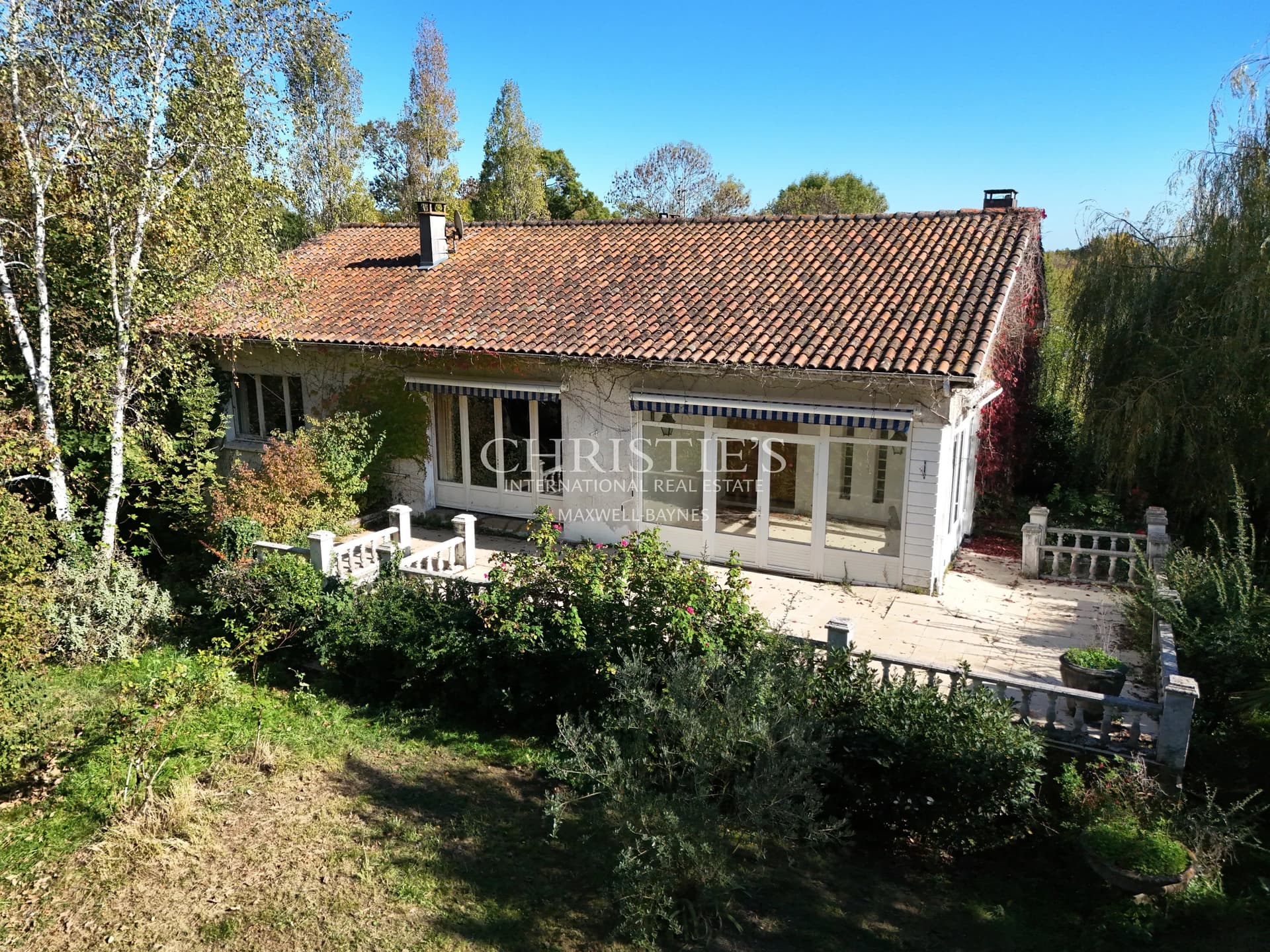 Proche de Royan: propriété de 295 m² au cœur d'un parc privé de 5000 m2