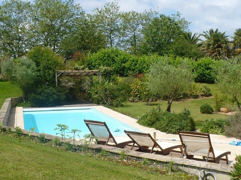 A VENDRE A AHETZE MAISON CONTEMPORAINE SUR TERRAIN DE 1750M2
