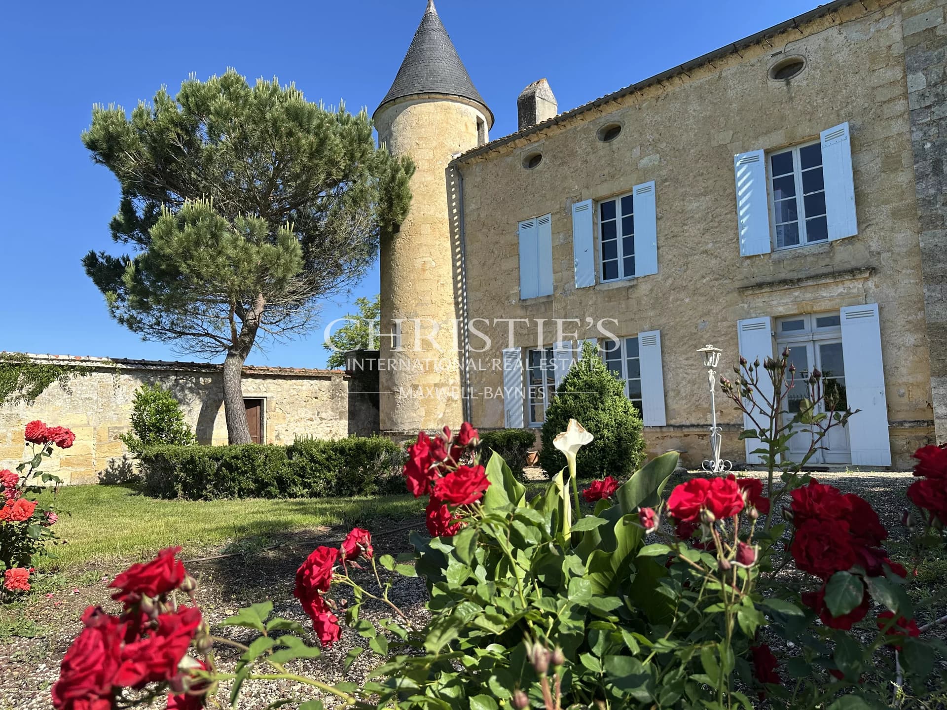 Château historique du XVe siècle à proximité de Bordeaux