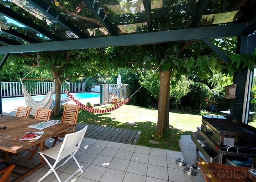 GUETHARY, HOUSE FOR SALE WITH INDEPENDENT STUDIO AND SWIMMING POOL, 50m FROM THE BEACH