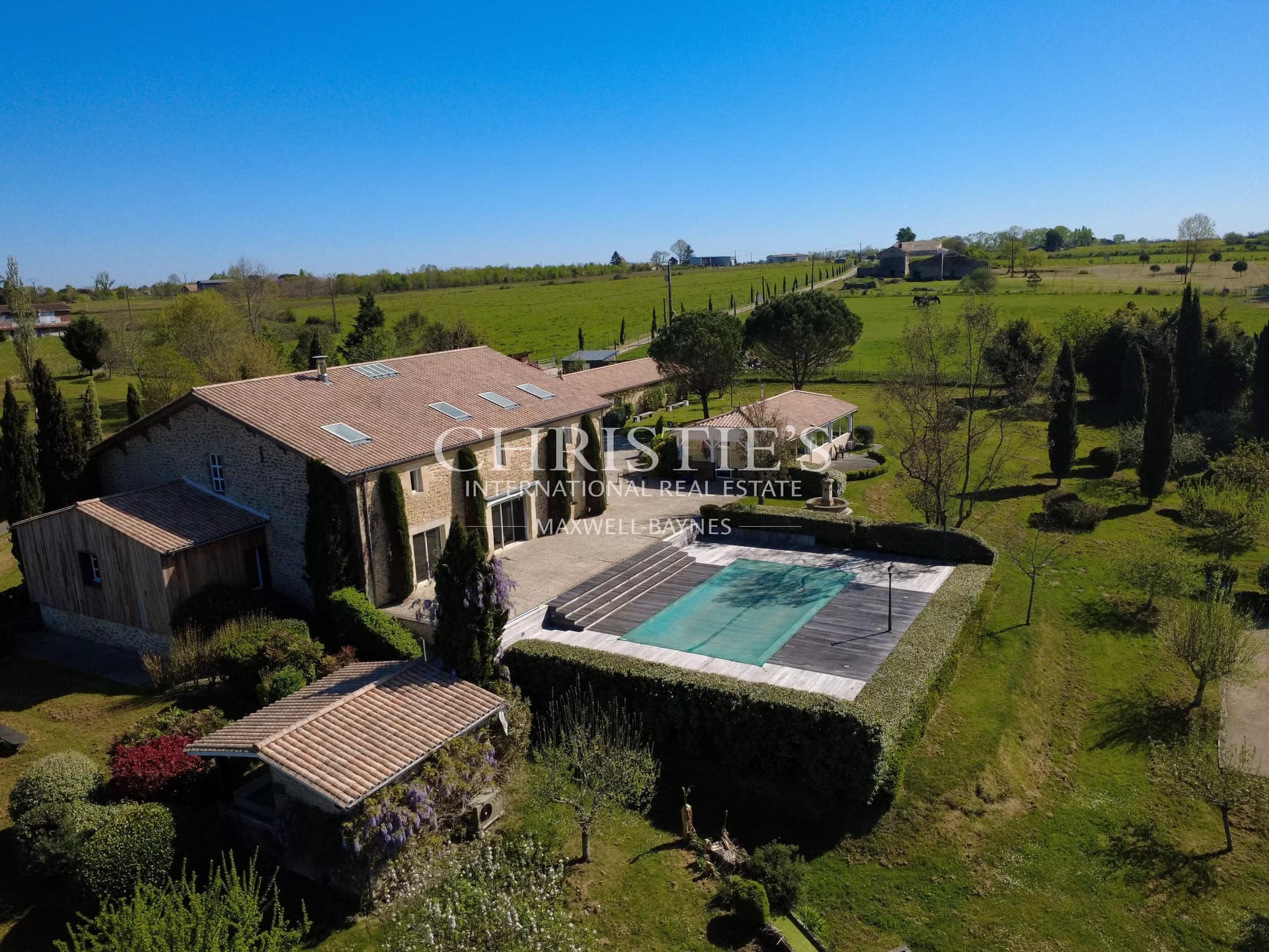 Exceptional residence with a Tuscan soul on a 3.4-ha park