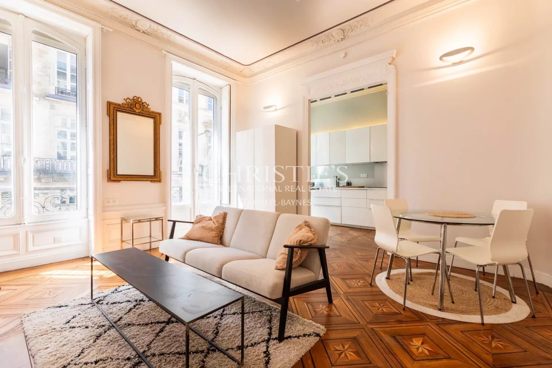 Esprit des lois - 51m² apartment with balcony, renovated
