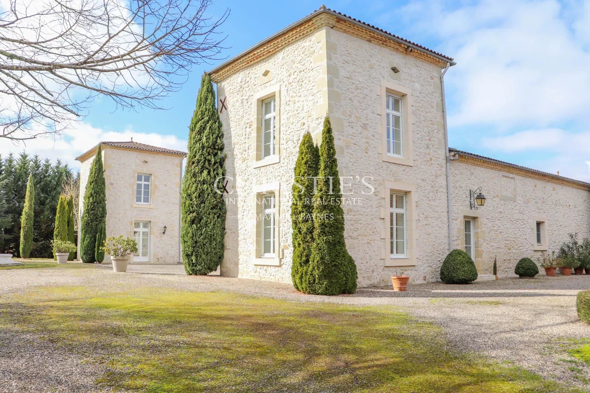 For sale Exceptional Manoir, set within 9 acres of gardens, close to Casteljaloux