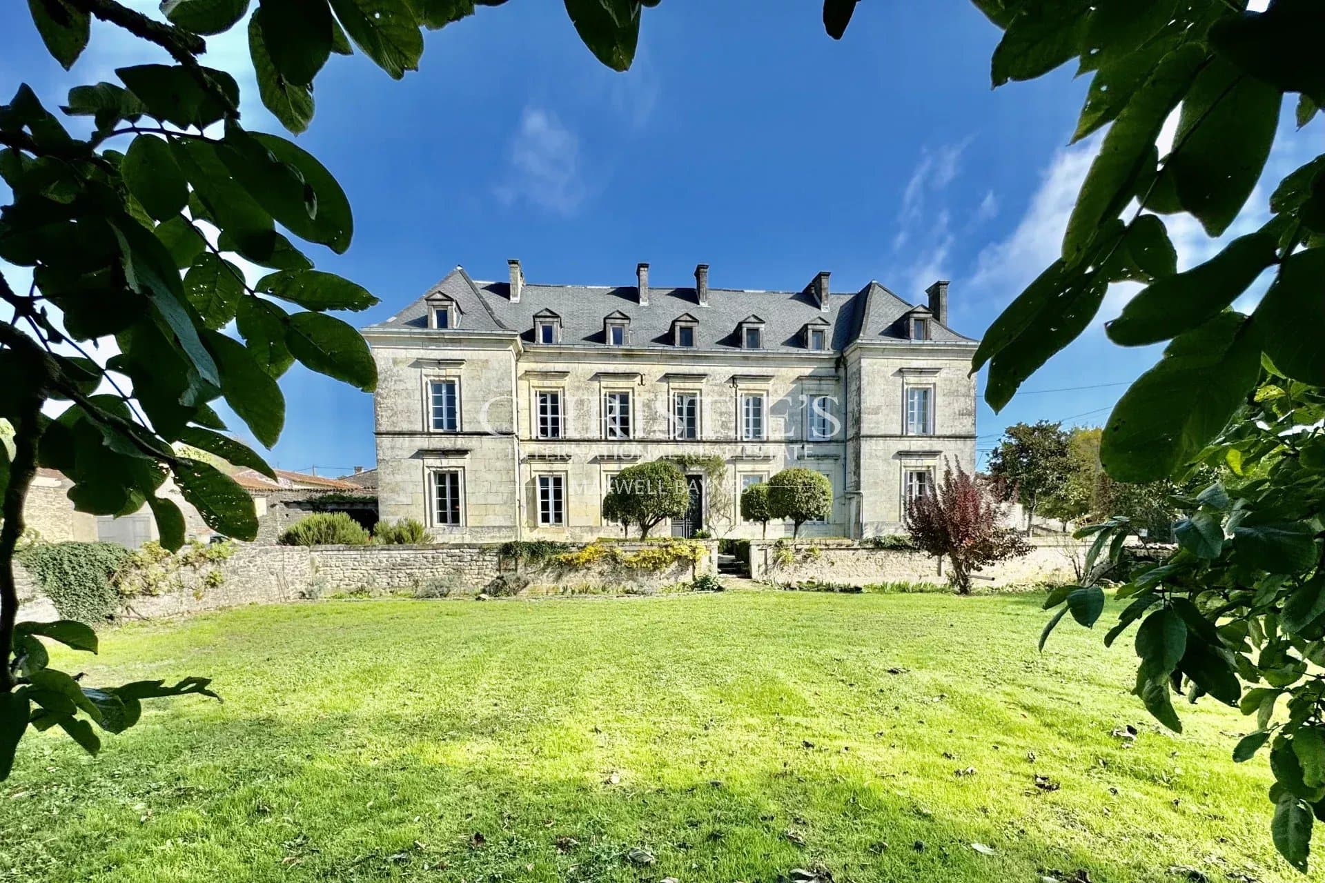 Exclusif : Élégant Manoir du 19e Siècle avec Piscine et Court de Tennis