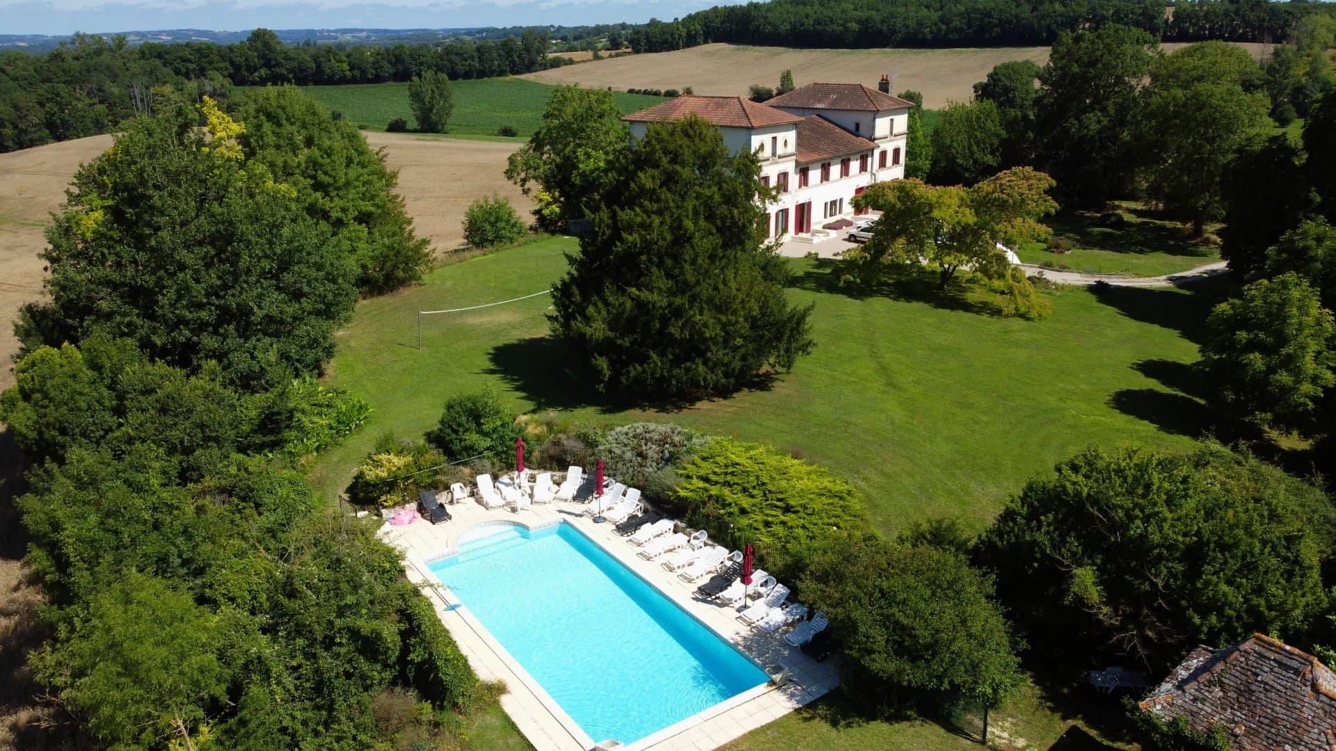 For sale, Chateau with swimming pool and panoramic views near Castillonnès