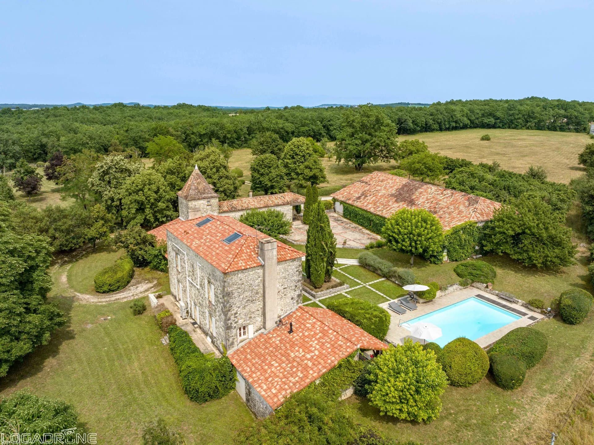 Manoir de Exception avec maison d'ami et 11 hectares de terrain